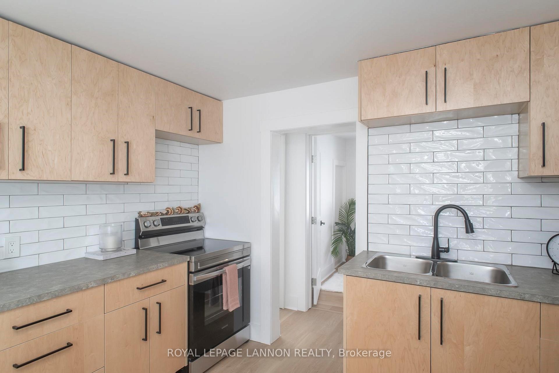 Photo 9 of 226 High Street, Thunder Bay, College Heights — HOMEH