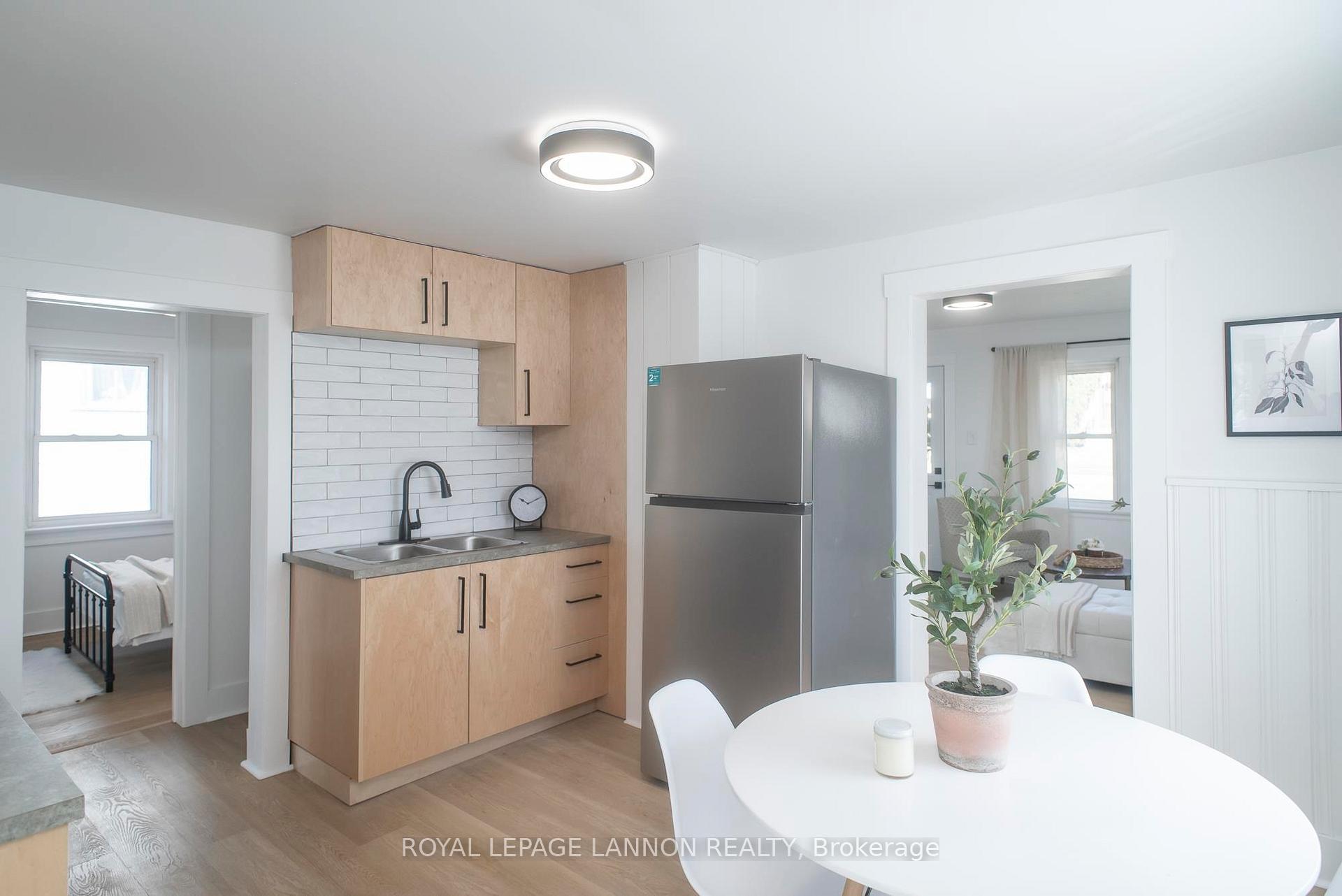 Photo 10 of 226 High Street, Thunder Bay, College Heights — HOMEH