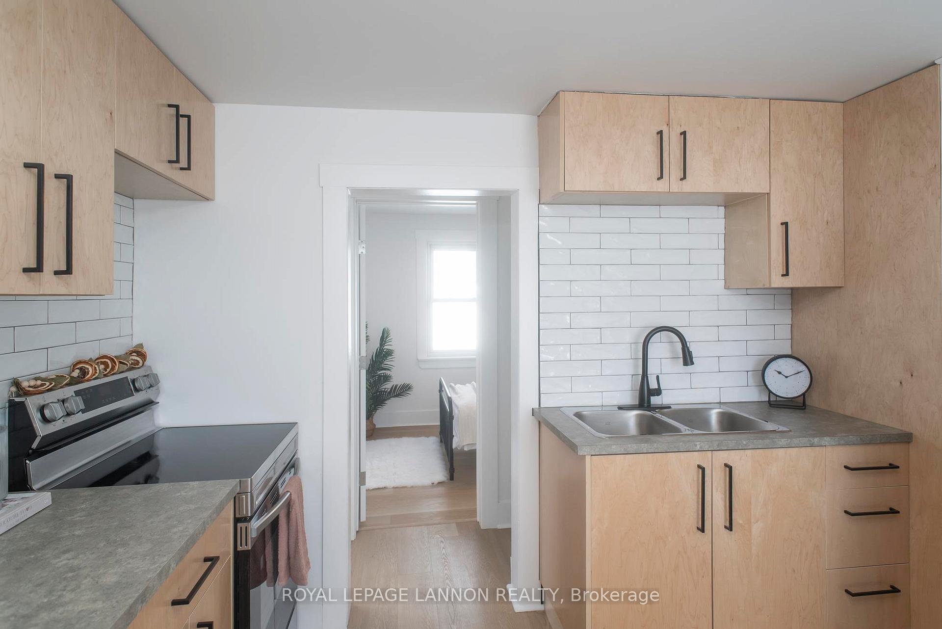Photo 13 of 226 High Street, Thunder Bay, College Heights — HOMEH
