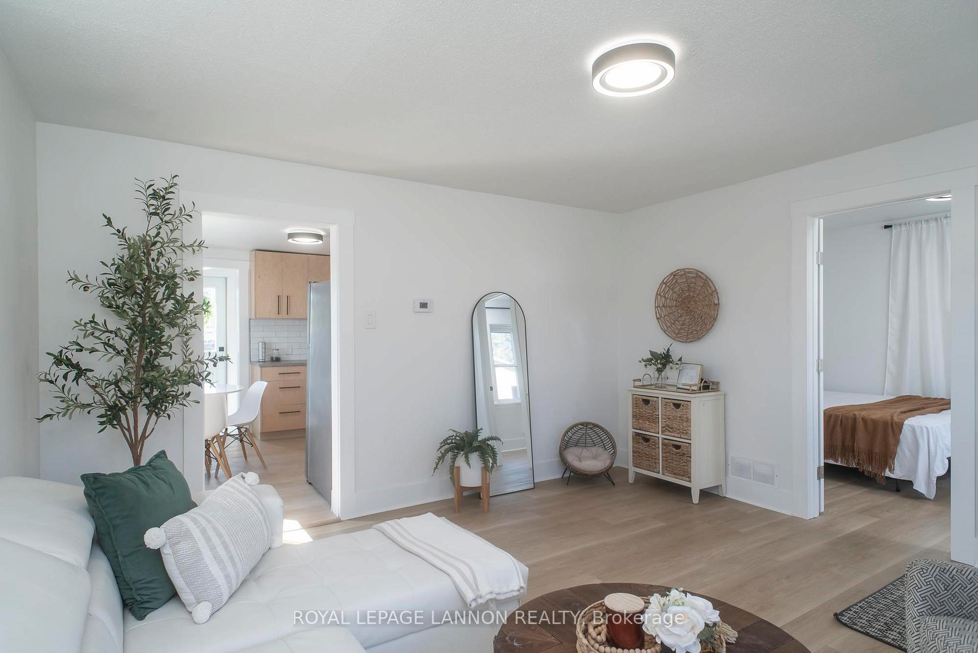 Photo 19 of 226 High Street, Thunder Bay, College Heights — HOMEH
