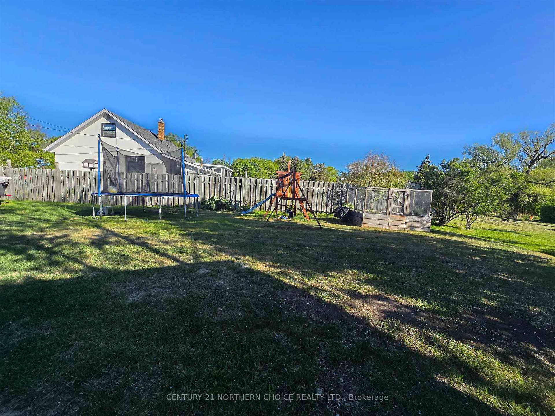 Photo 6 of 1424 River Drive, Kenora, Lakeside — HOMEH