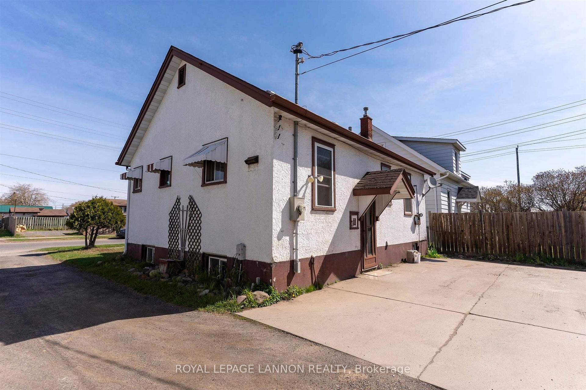 Photo 4 of 396 Mary Street E, Thunder Bay, Westfort — HOMEH