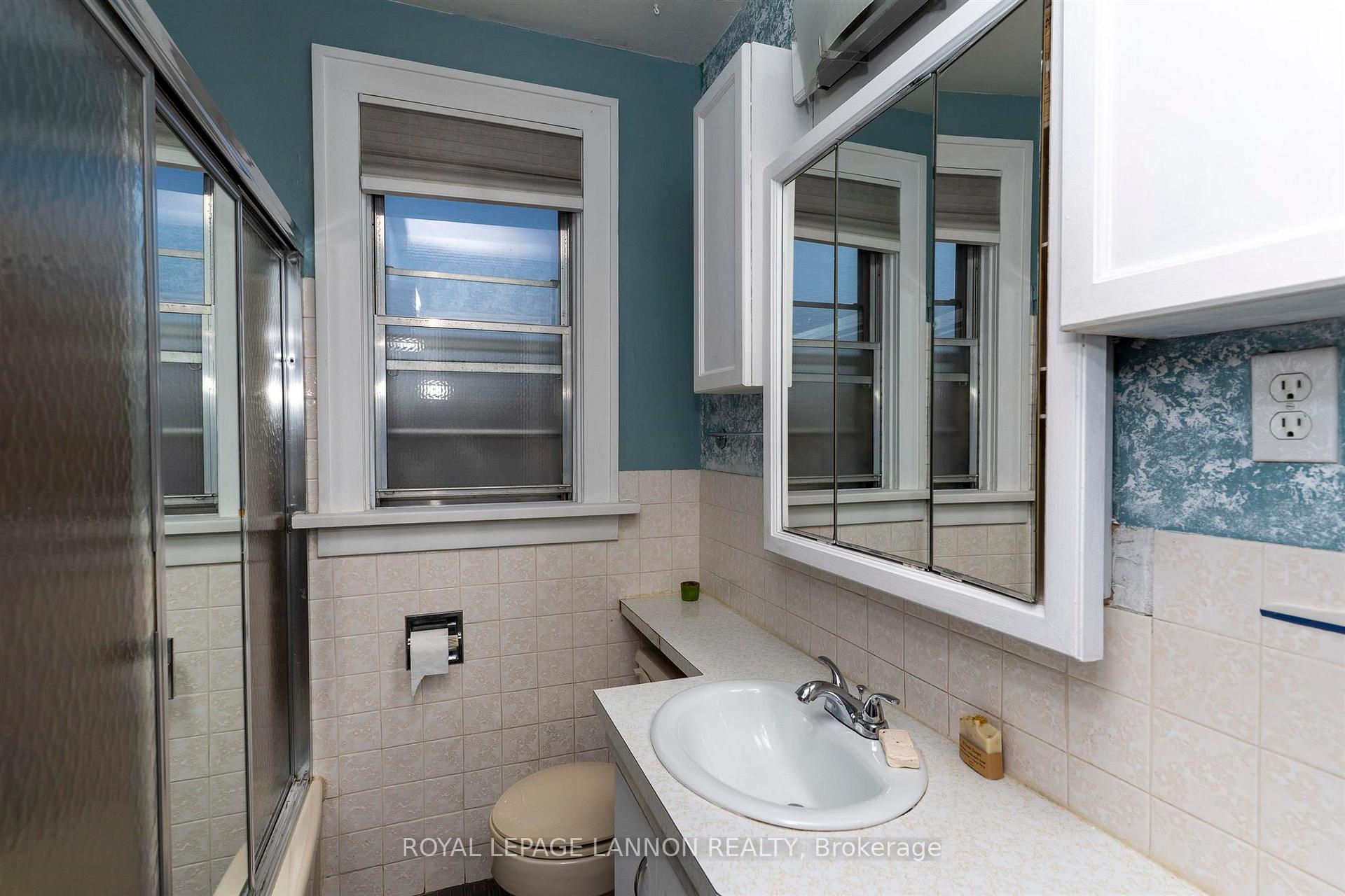 Photo 11 of 396 Mary Street E, Thunder Bay, Westfort — HOMEH