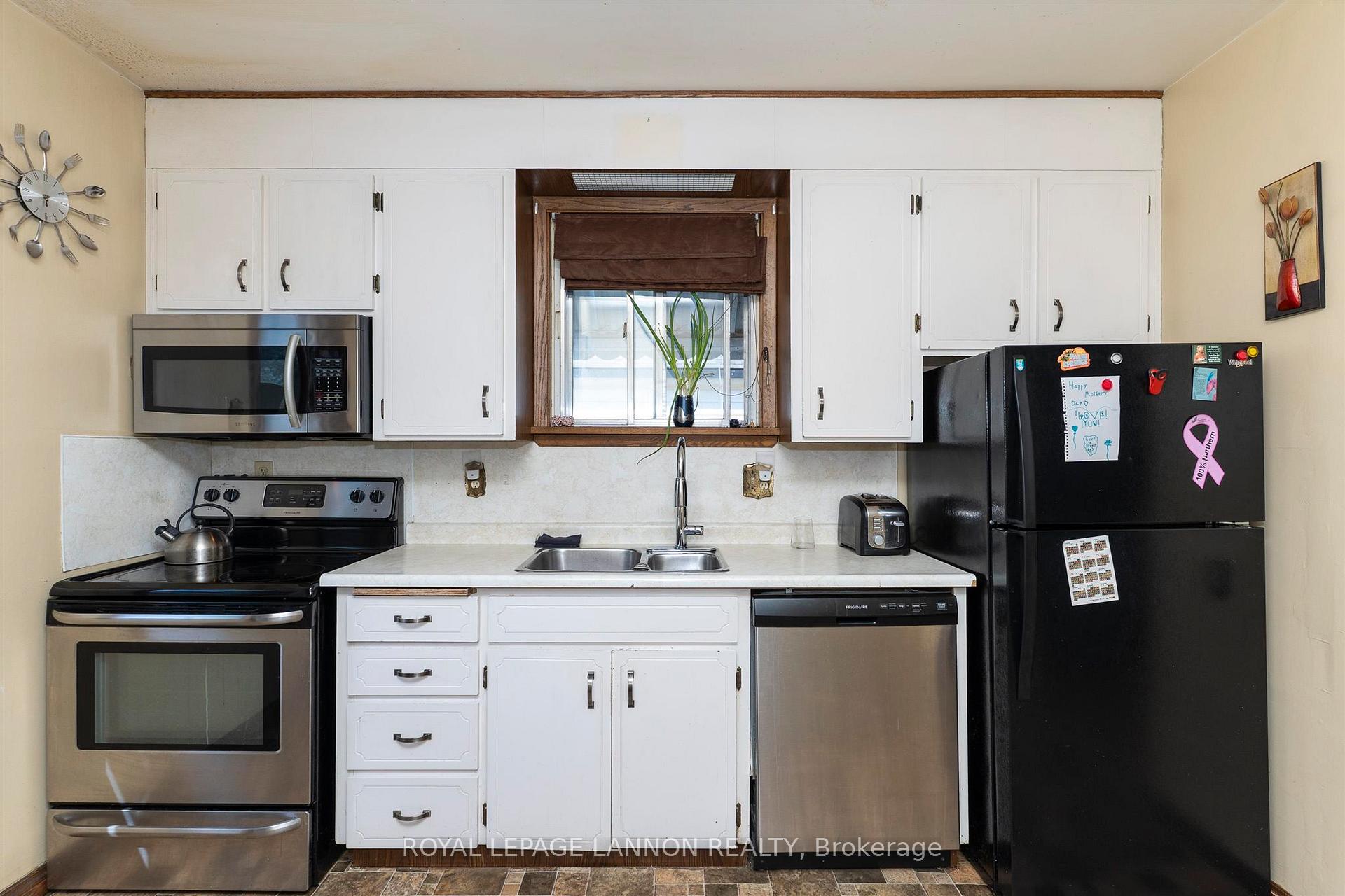 Photo 17 of 396 Mary Street E, Thunder Bay, Westfort — HOMEH