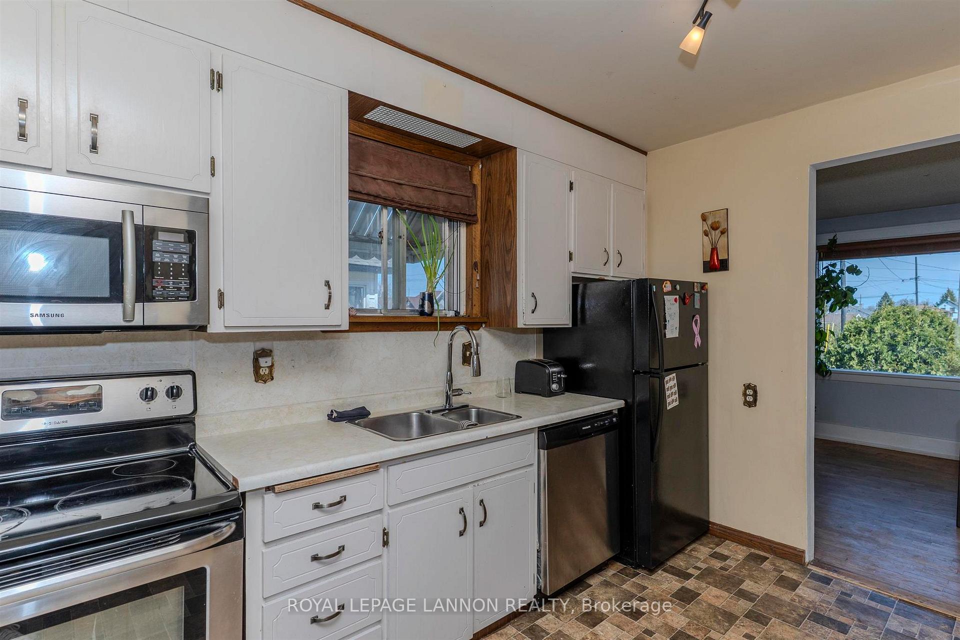 Photo 18 of 396 Mary Street E, Thunder Bay, Westfort — HOMEH
