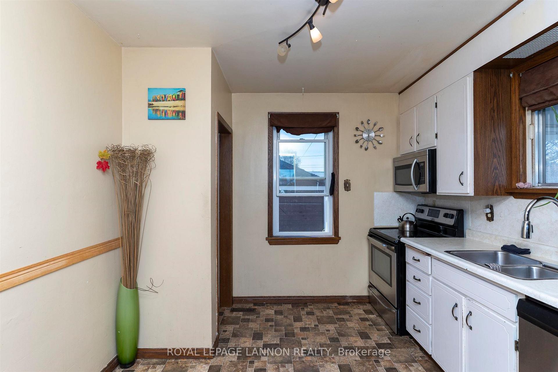Photo 20 of 396 Mary Street E, Thunder Bay, Westfort — HOMEH