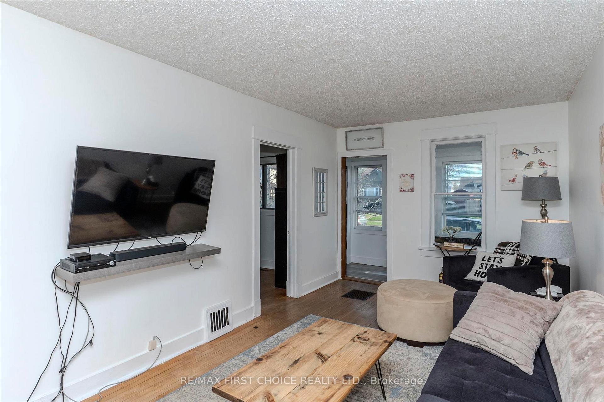 Photo 6 of 367 Mary Street E, Thunder Bay, Westfort — HOMEH