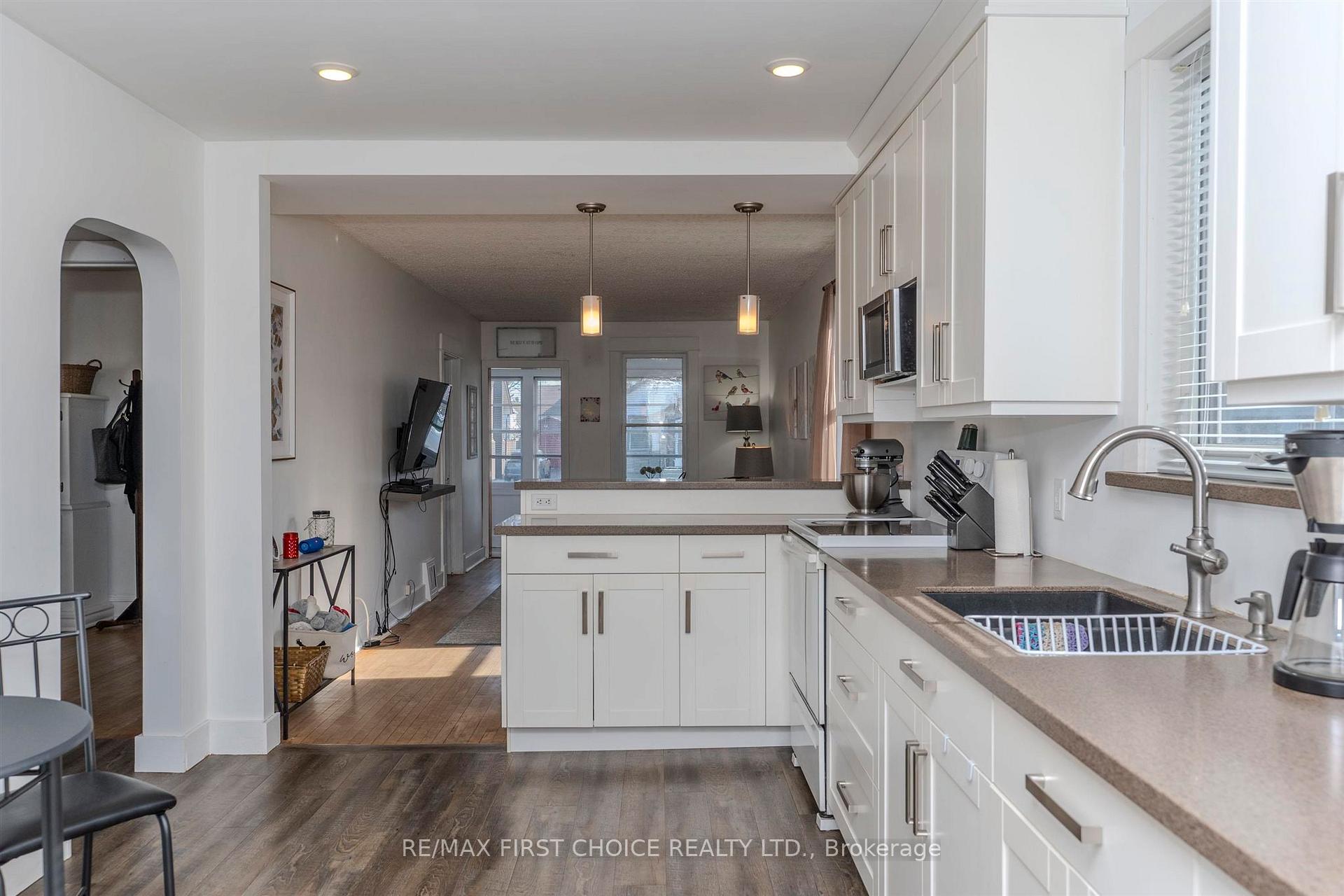 Photo 12 of 367 Mary Street E, Thunder Bay, Westfort — HOMEH