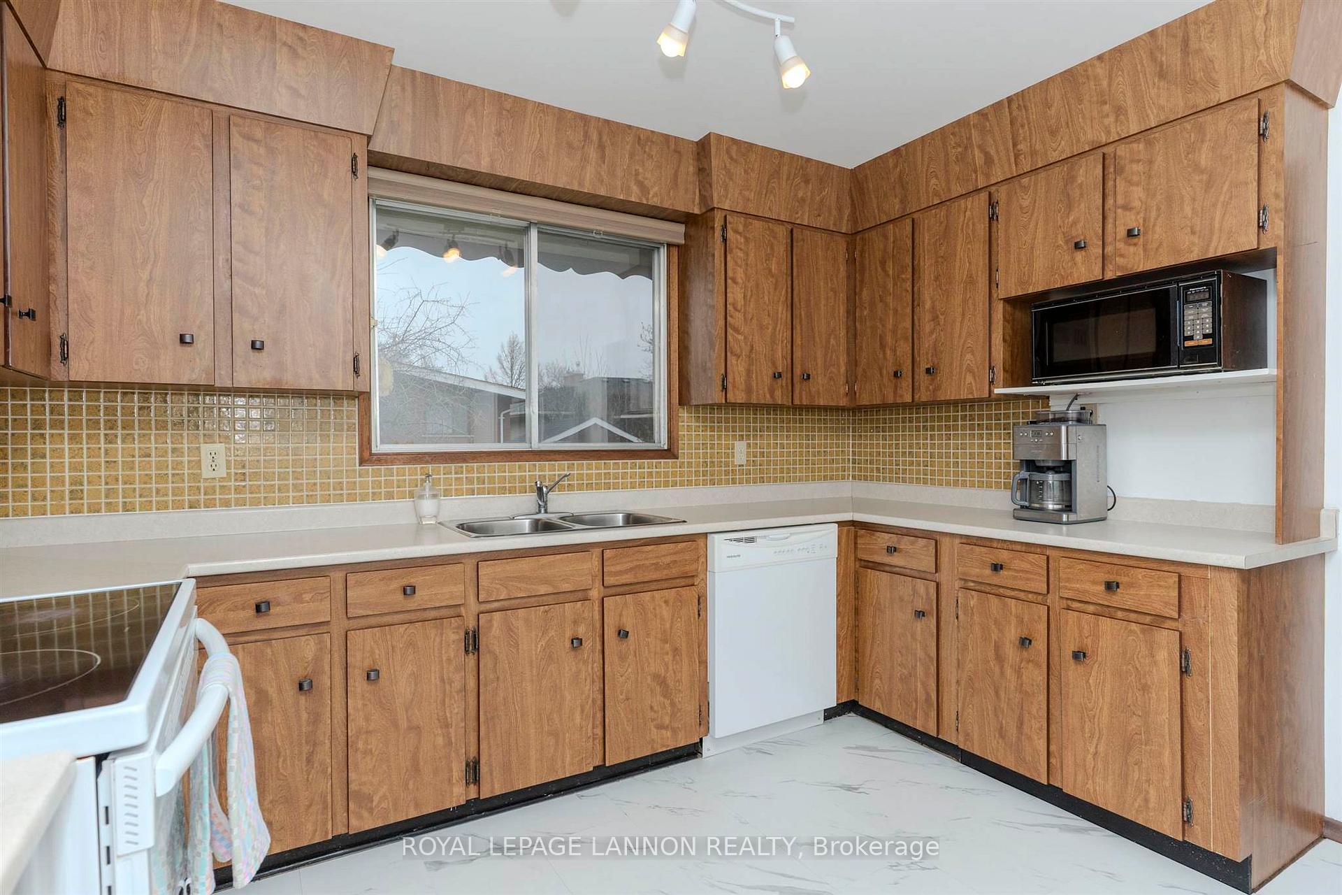 Photo 10 of 224 Anten Street, Thunder Bay, River Terrace — HOMEH
