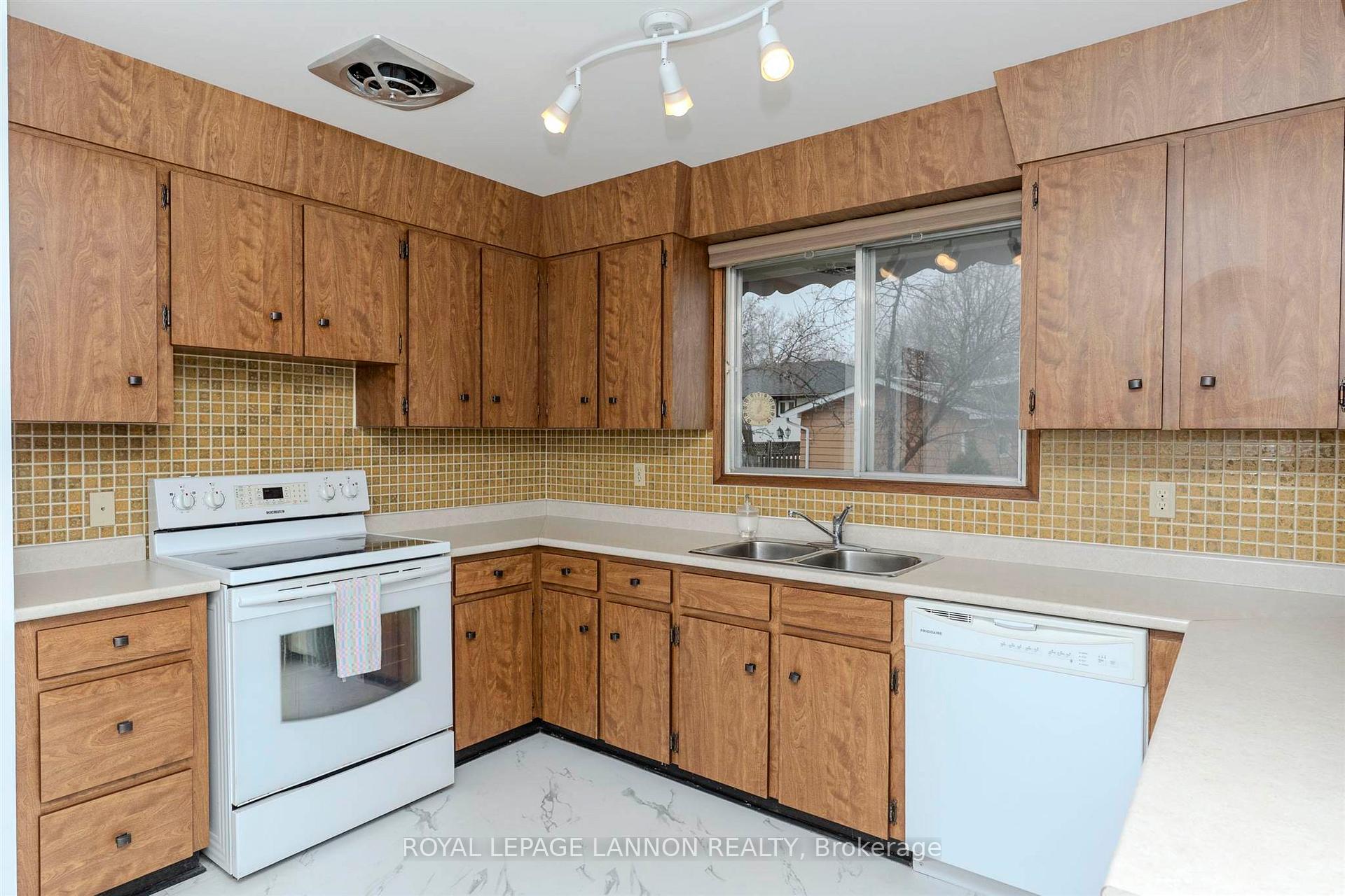 Photo 11 of 224 Anten Street, Thunder Bay, River Terrace — HOMEH
