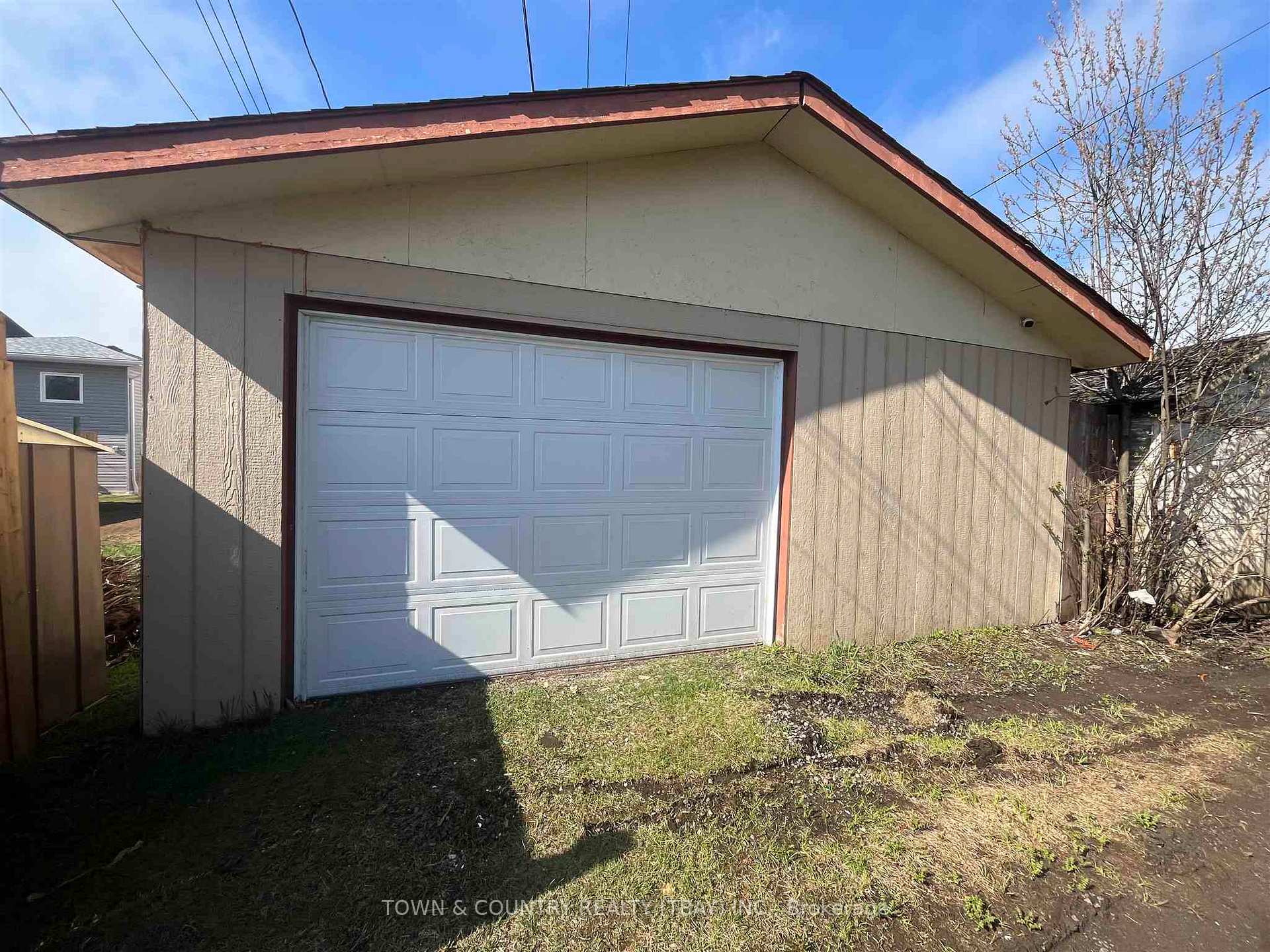 Photo 2 of 215 Heron Street, Thunder Bay, East End — HOMEH
