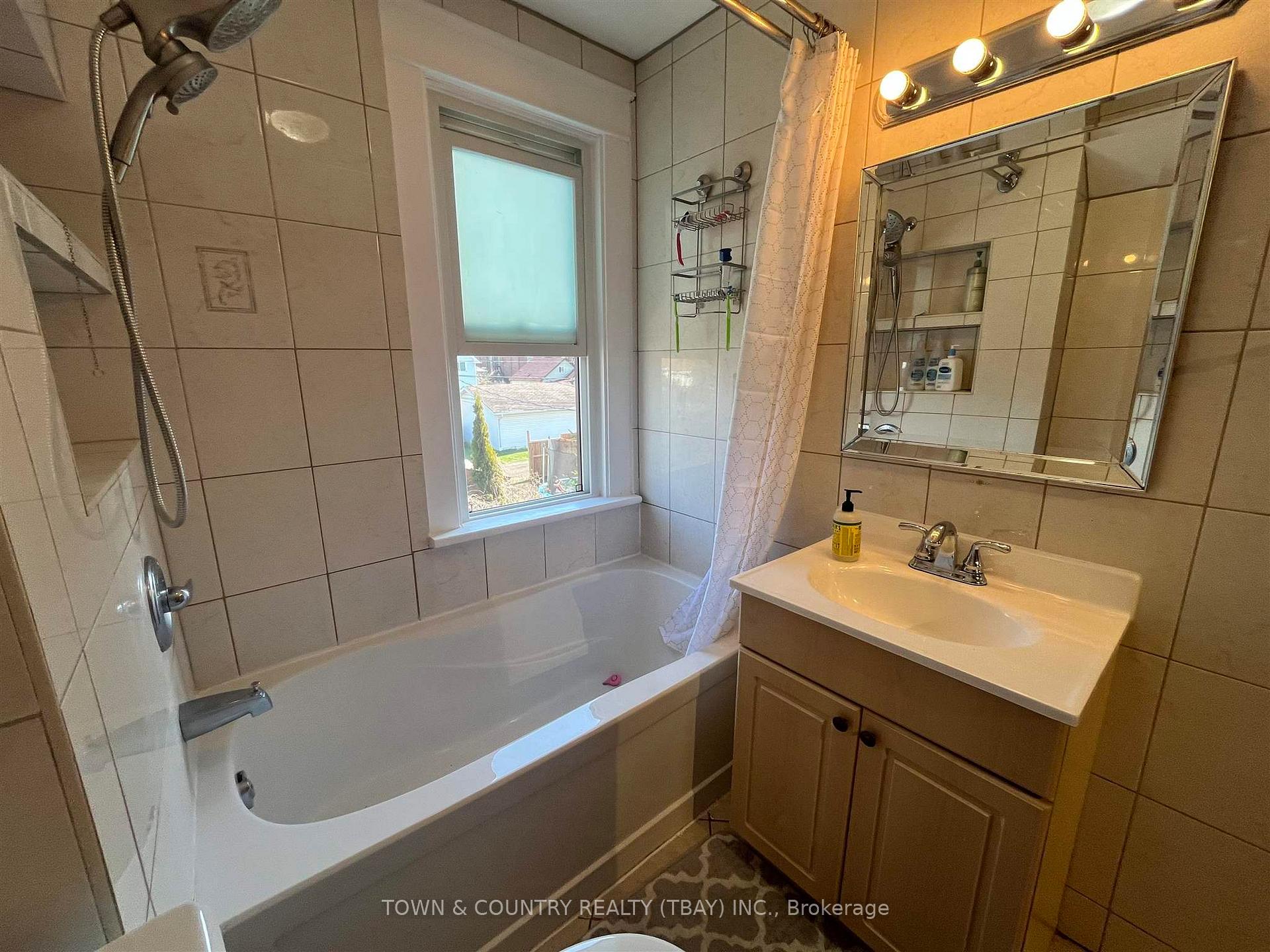 Photo 17 of 215 Heron Street, Thunder Bay, East End — HOMEH