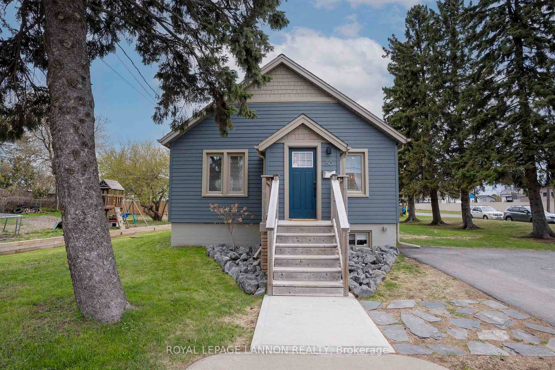 Photo 2 of 50 Sheppard Street, Thunder Bay, College Heights — HOMEH