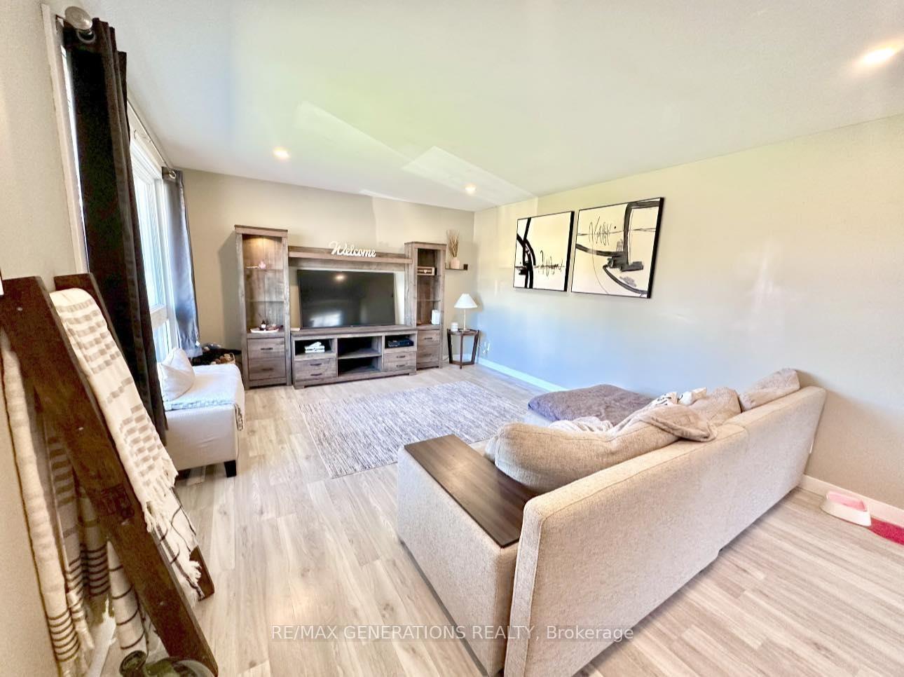 Photo 2 of 321 Munro Street, Thunder Bay, Shuniah — HOMEH