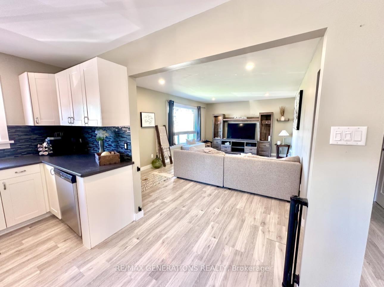 Photo 3 of 321 Munro Street, Thunder Bay, Shuniah — HOMEH
