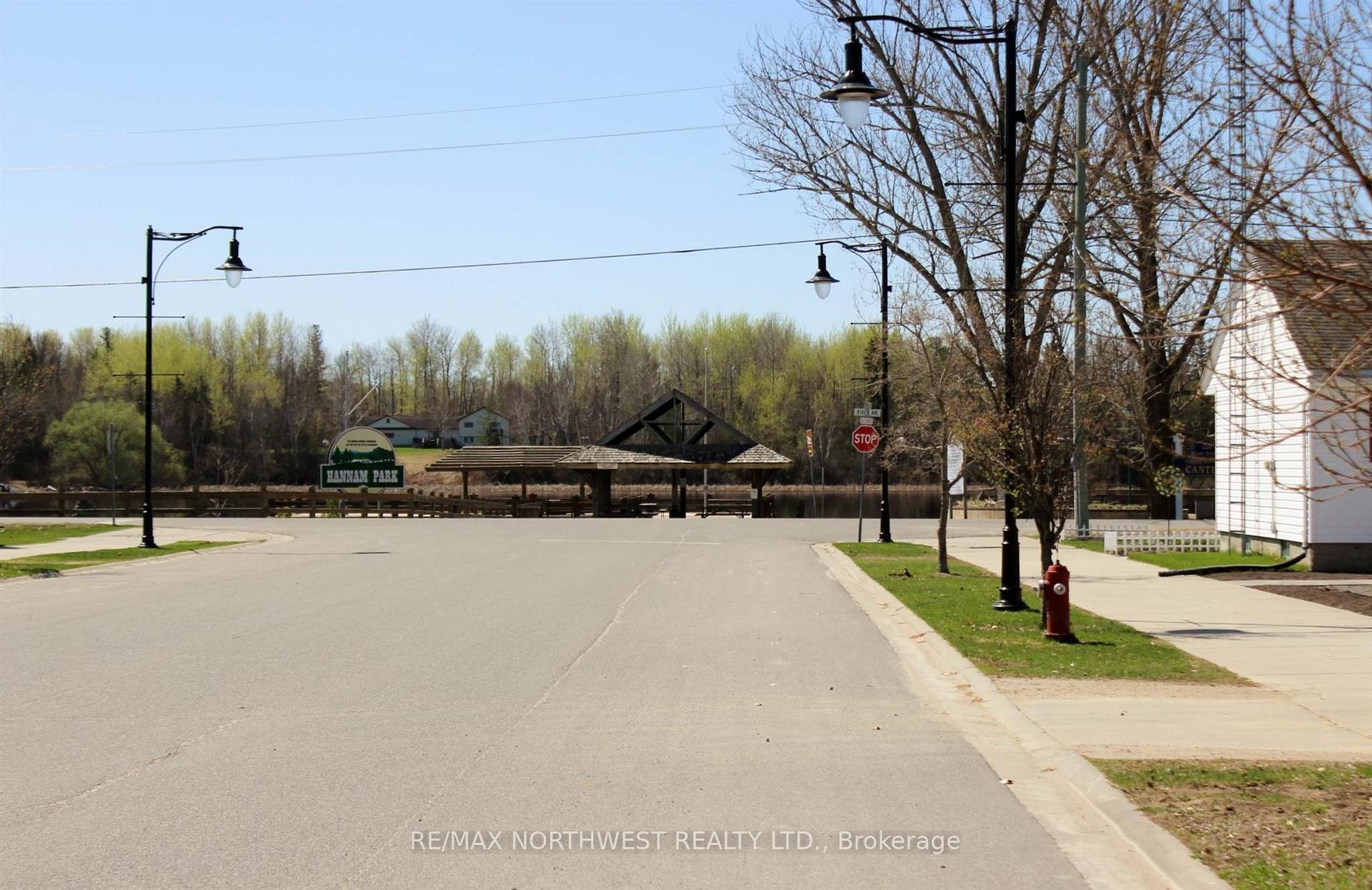 Photo 10 of 105 Fourth St, Rainy River — HOMEH