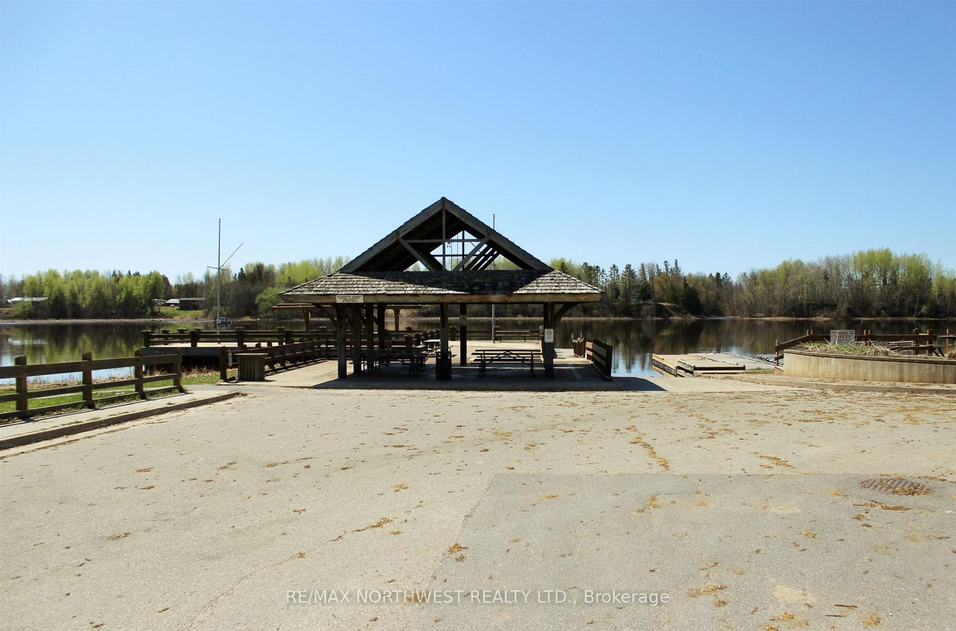 Photo 12 of 105 Fourth St, Rainy River — HOMEH