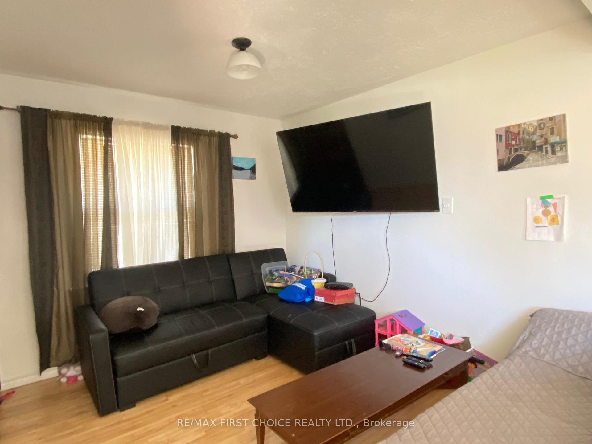 Photo 3 of 261 Mary Street E, Thunder Bay, Westfort — HOMEH