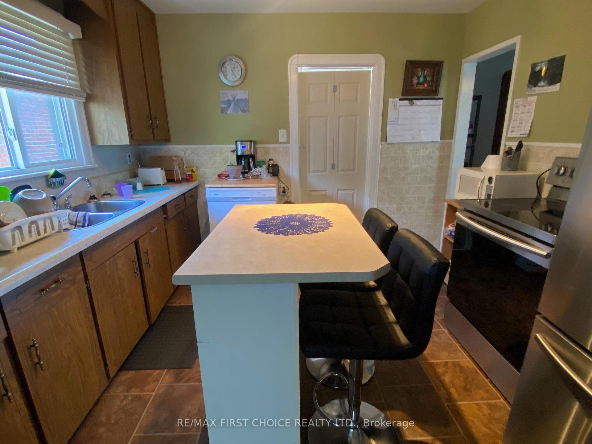 Photo 9 of 261 Mary Street E, Thunder Bay, Westfort — HOMEH