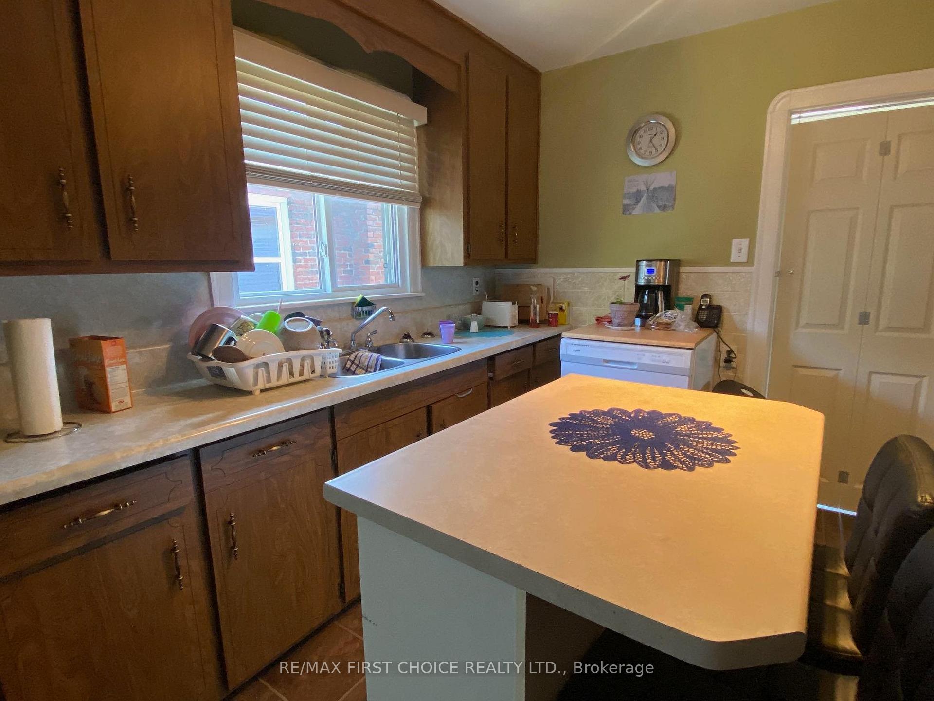 Photo 10 of 261 Mary Street E, Thunder Bay, Westfort — HOMEH