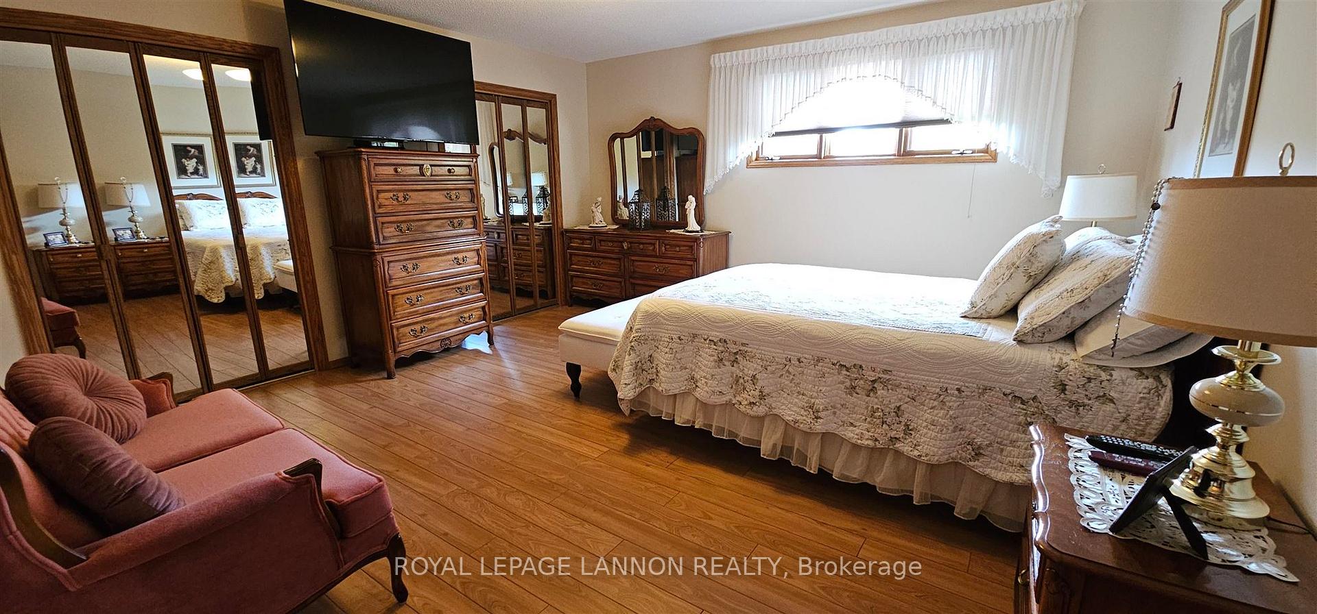 Photo 8 of 211 Masters Street, Thunder Bay, John Street North — HOMEH
