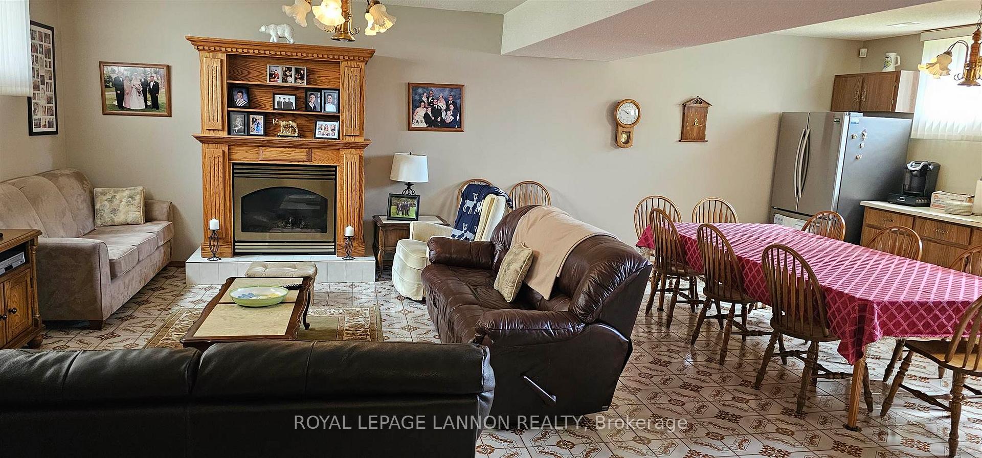 Photo 14 of 211 Masters Street, Thunder Bay, John Street North — HOMEH