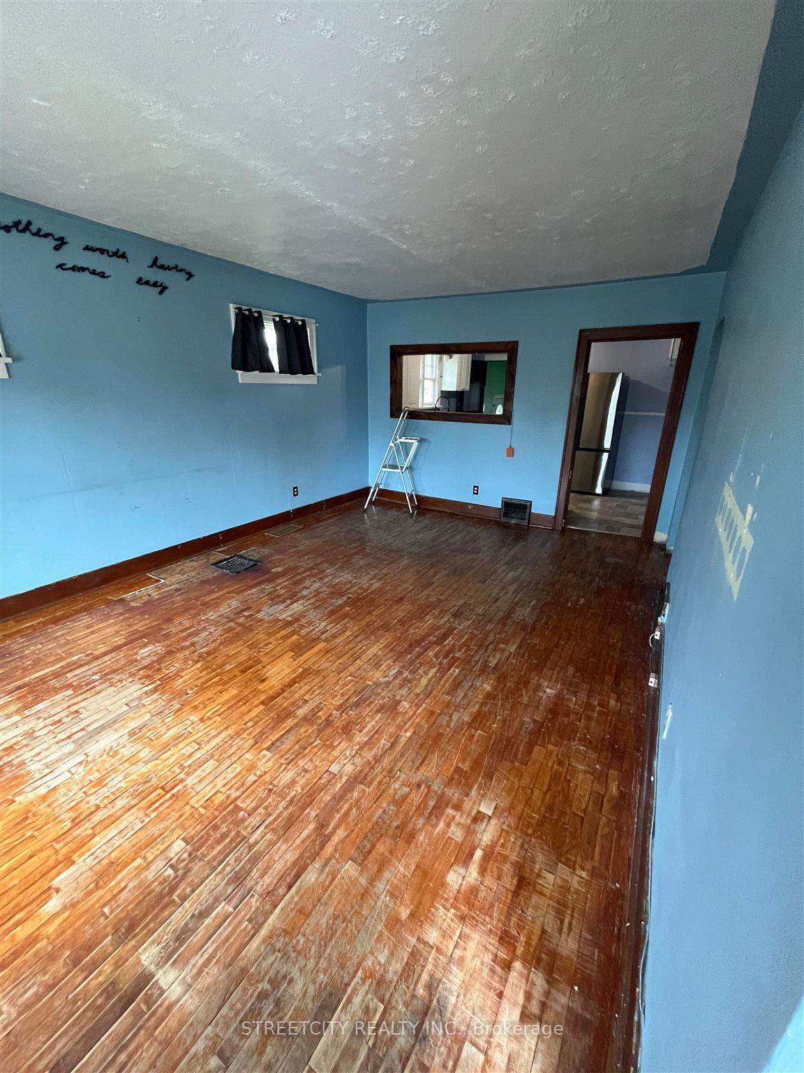 Photo 3 of 435 McKellar Street N, Thunder Bay, McKeller Park — HOMEH