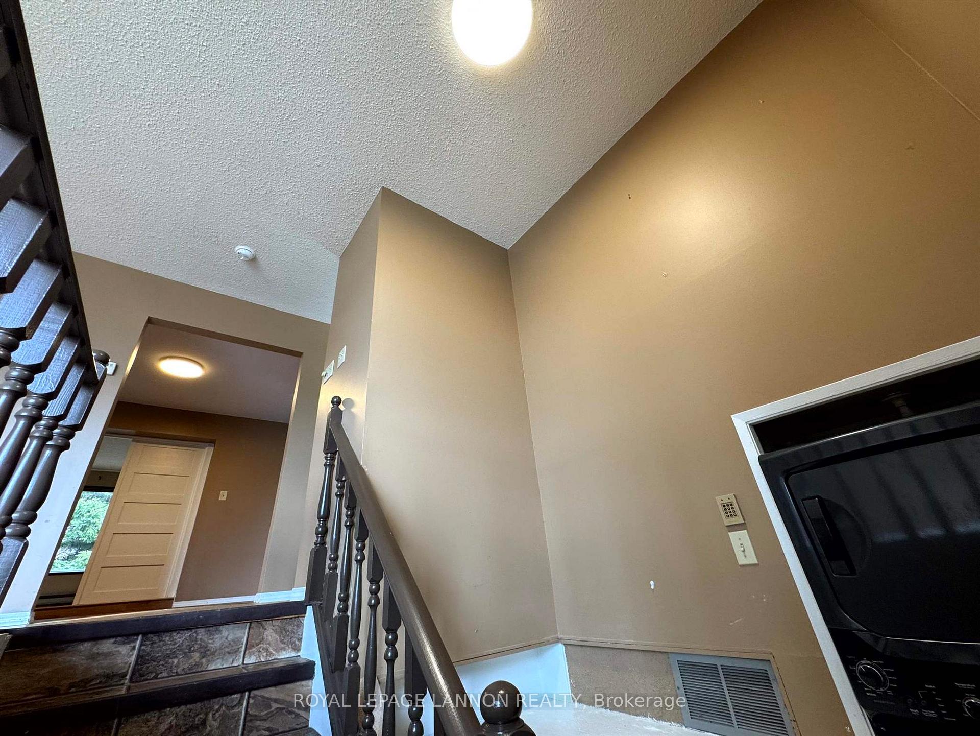 Photo 5 of 946 John Street, Thunder Bay, Forest Park — HOMEH