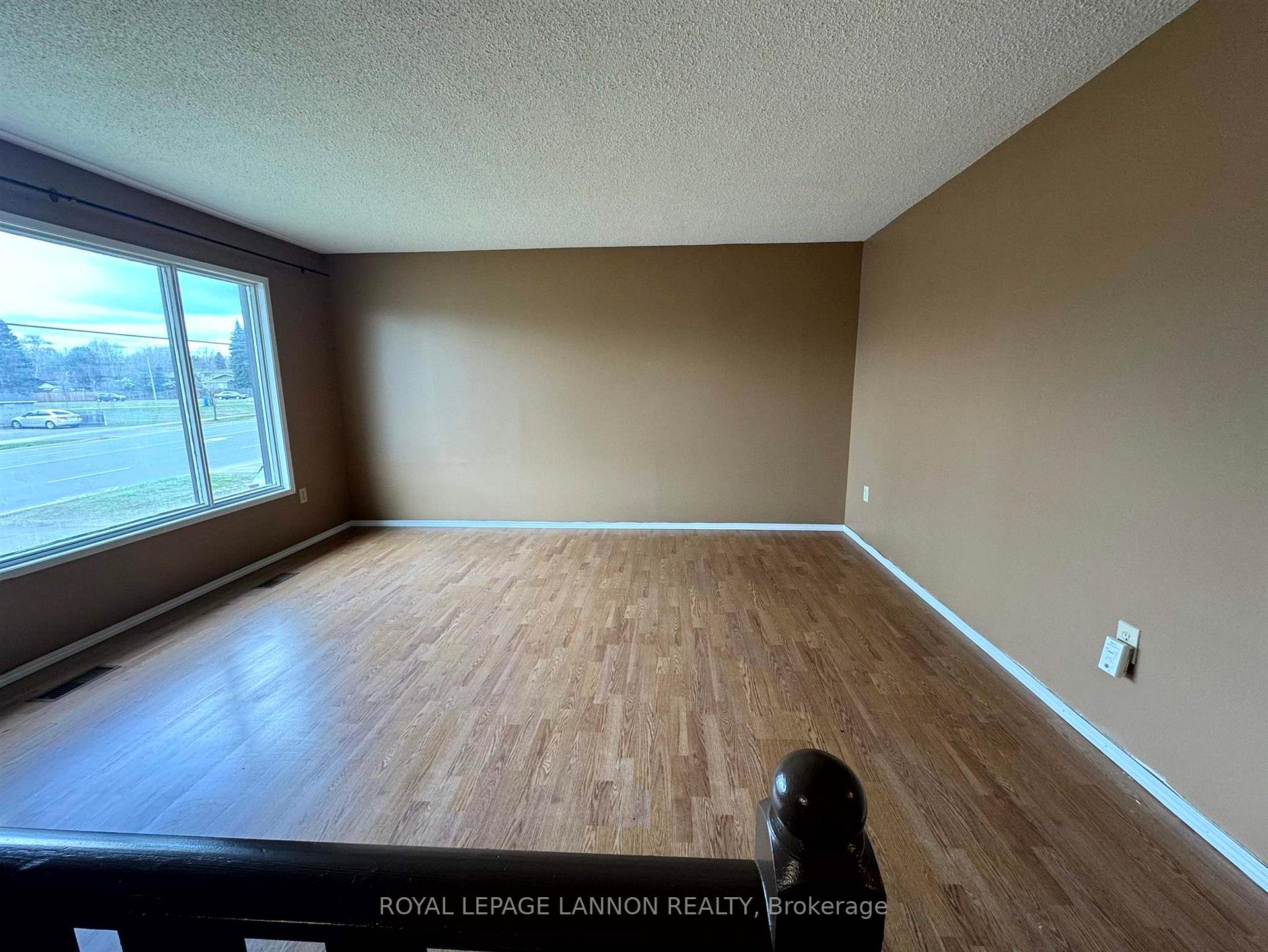Photo 7 of 946 John Street, Thunder Bay, Forest Park — HOMEH