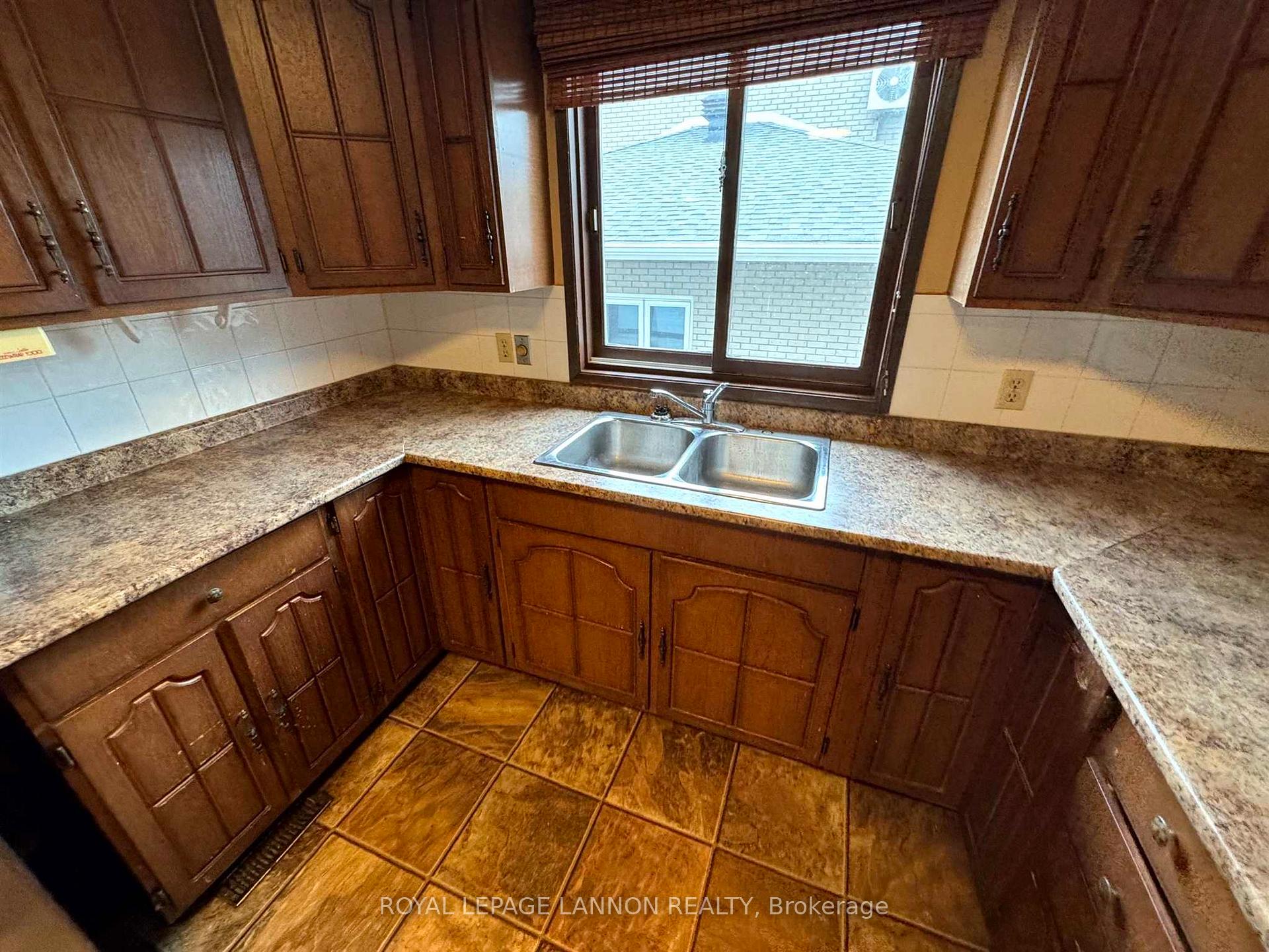 Photo 13 of 946 John Street, Thunder Bay, Forest Park — HOMEH