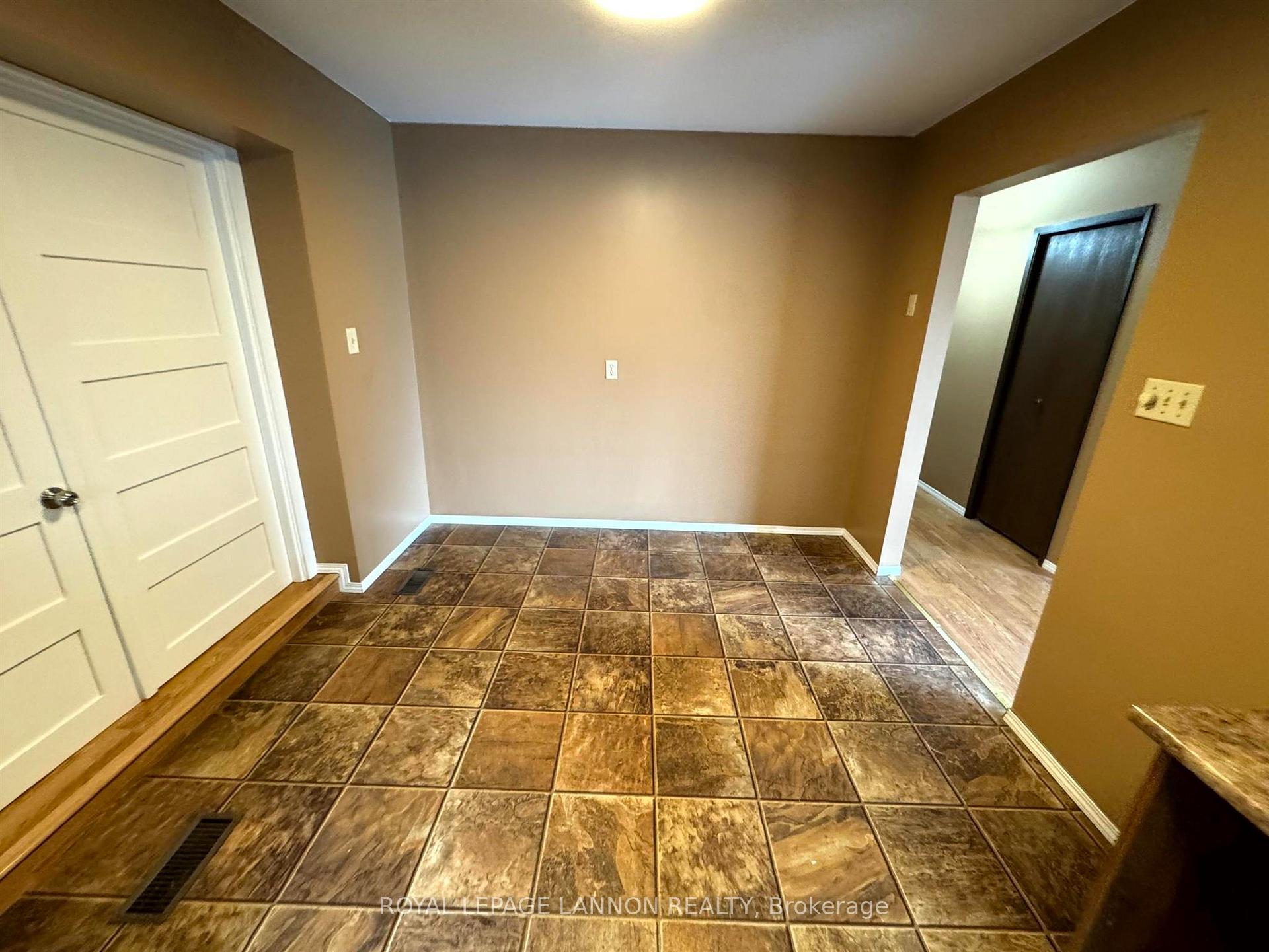 Photo 14 of 946 John Street, Thunder Bay, Forest Park — HOMEH