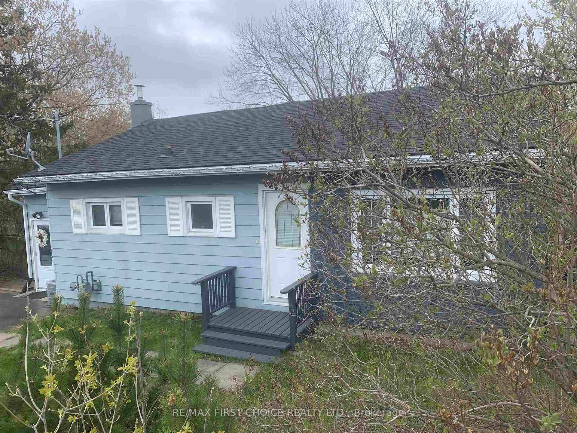 Front of 252 Theresa Street