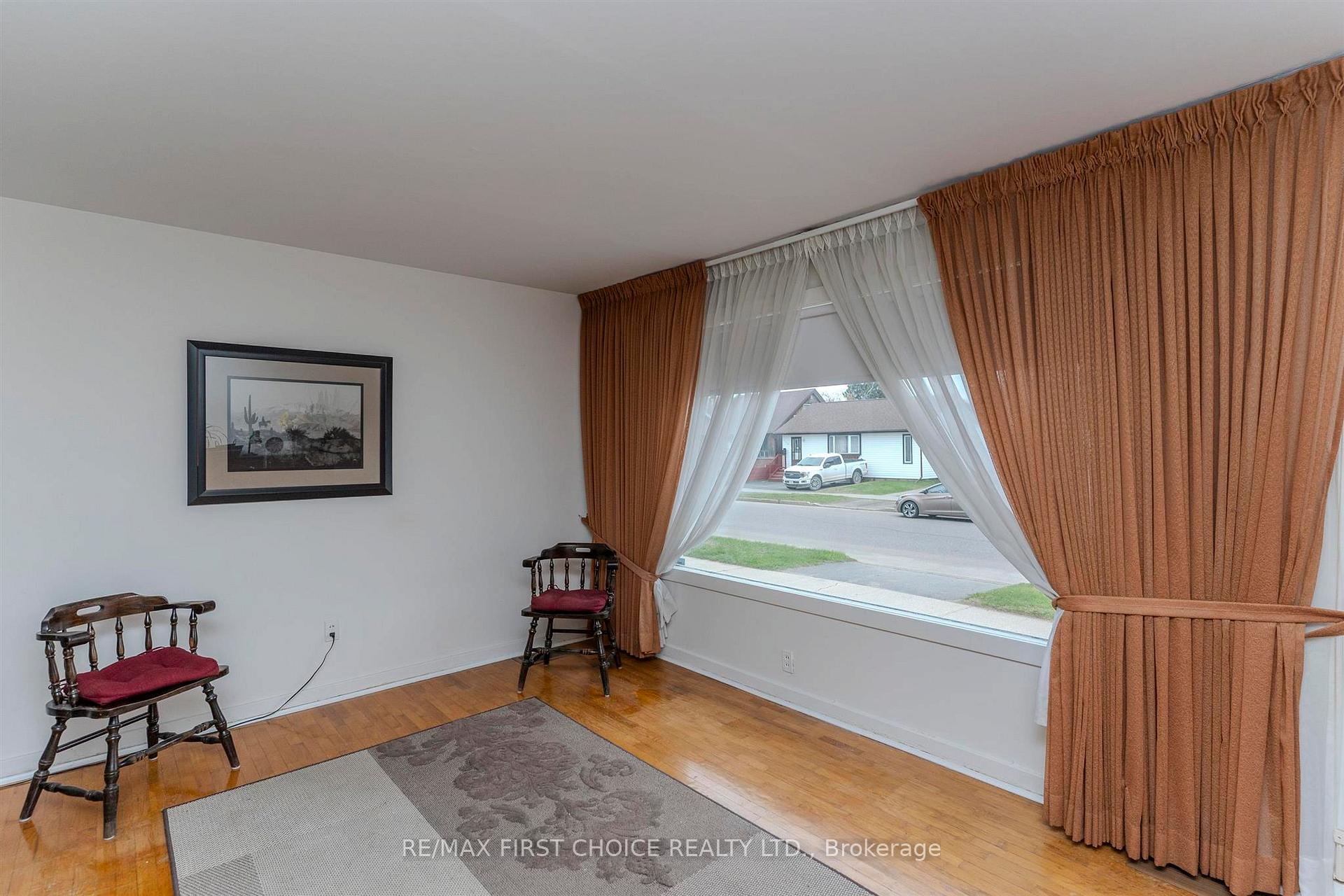 Photo 6 of 355 Francis Street E, Thunder Bay, Westfort — HOMEH