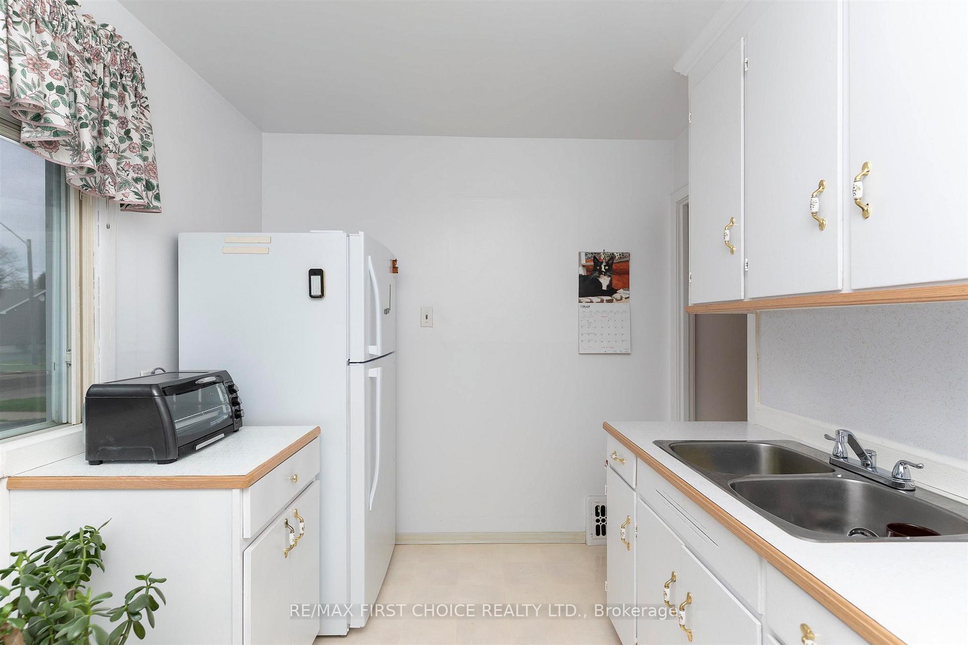 Photo 9 of 355 Francis Street E, Thunder Bay, Westfort — HOMEH