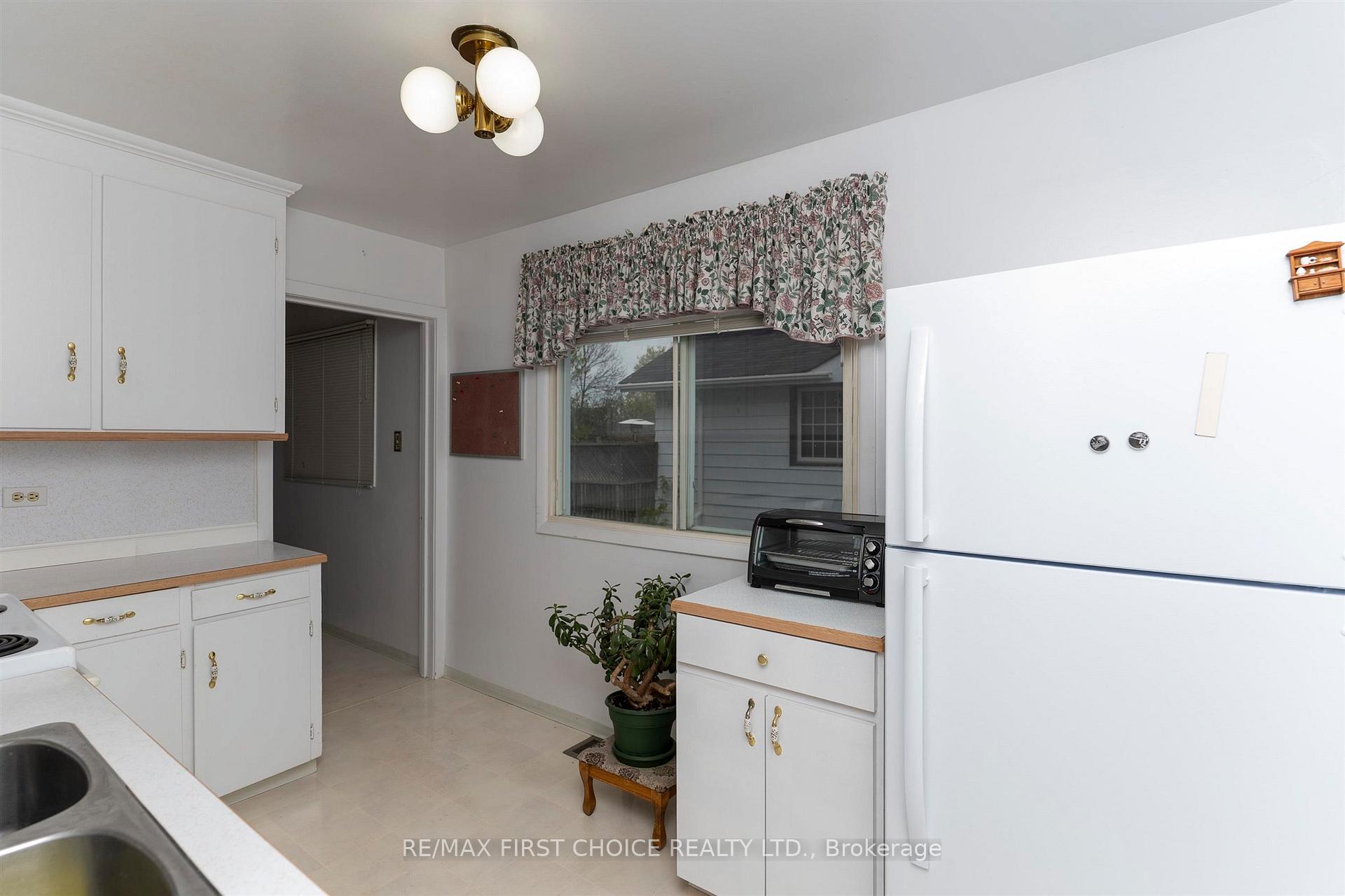 Photo 12 of 355 Francis Street E, Thunder Bay, Westfort — HOMEH