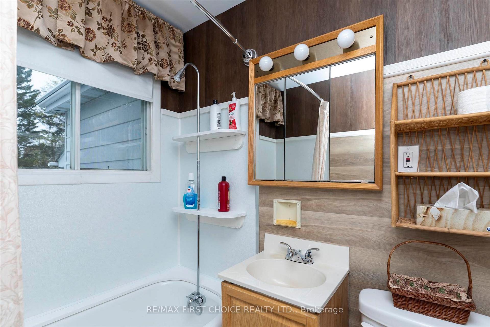 Photo 16 of 355 Francis Street E, Thunder Bay, Westfort — HOMEH