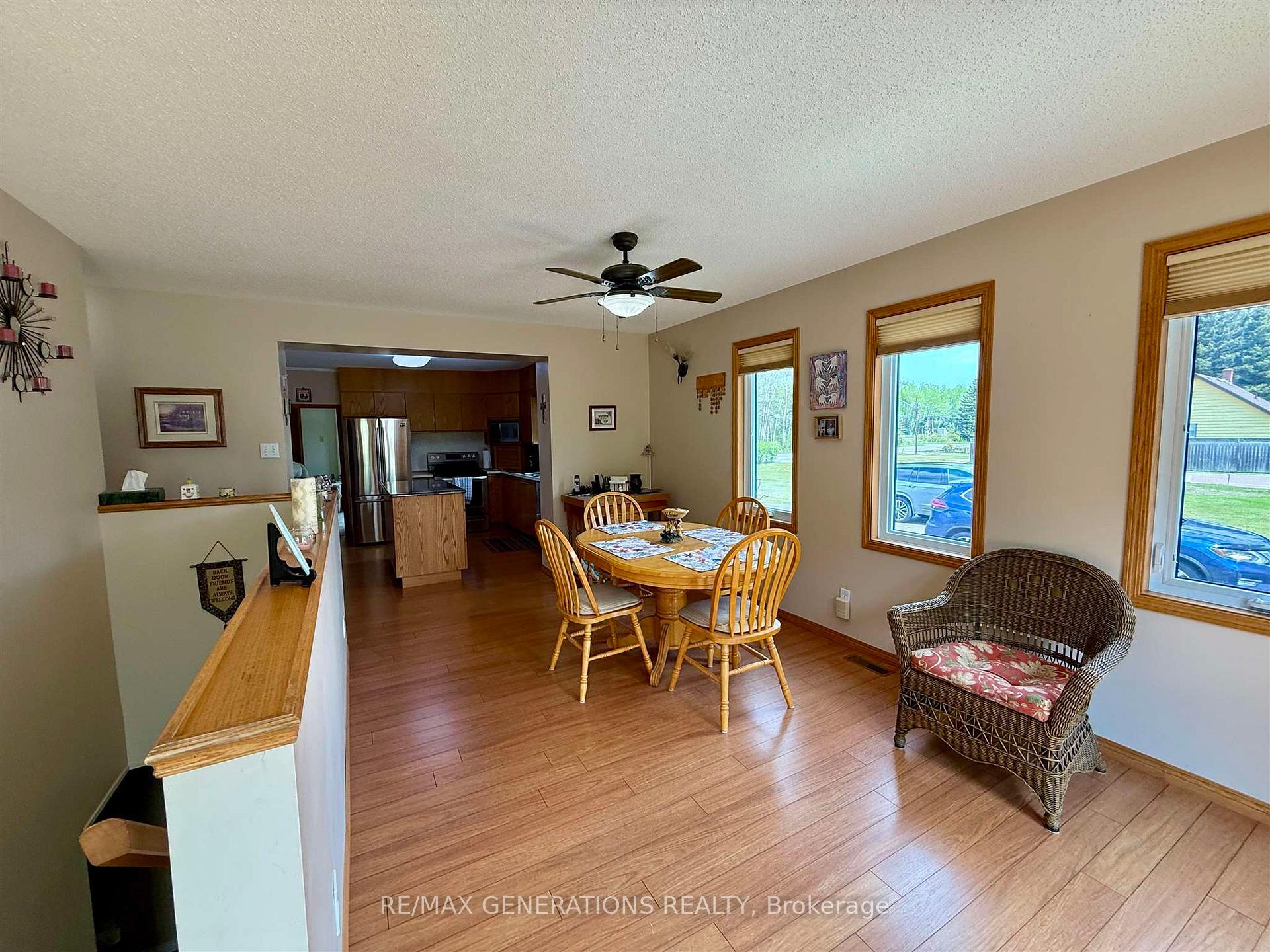 Photo 3 of 2344 Broadway Avenue, Thunder Bay, Rosslyn Road — HOMEH