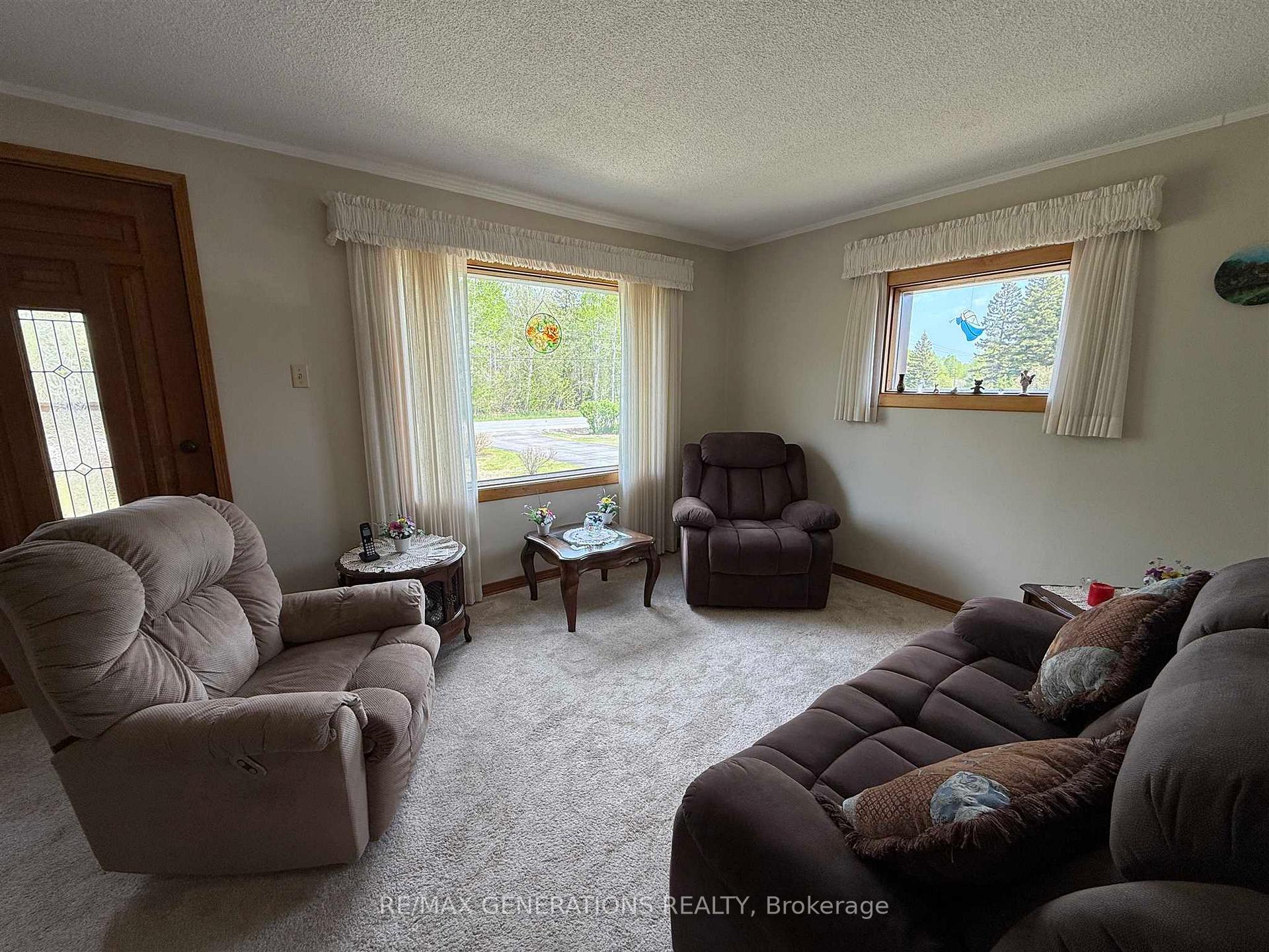Photo 6 of 2344 Broadway Avenue, Thunder Bay, Rosslyn Road — HOMEH