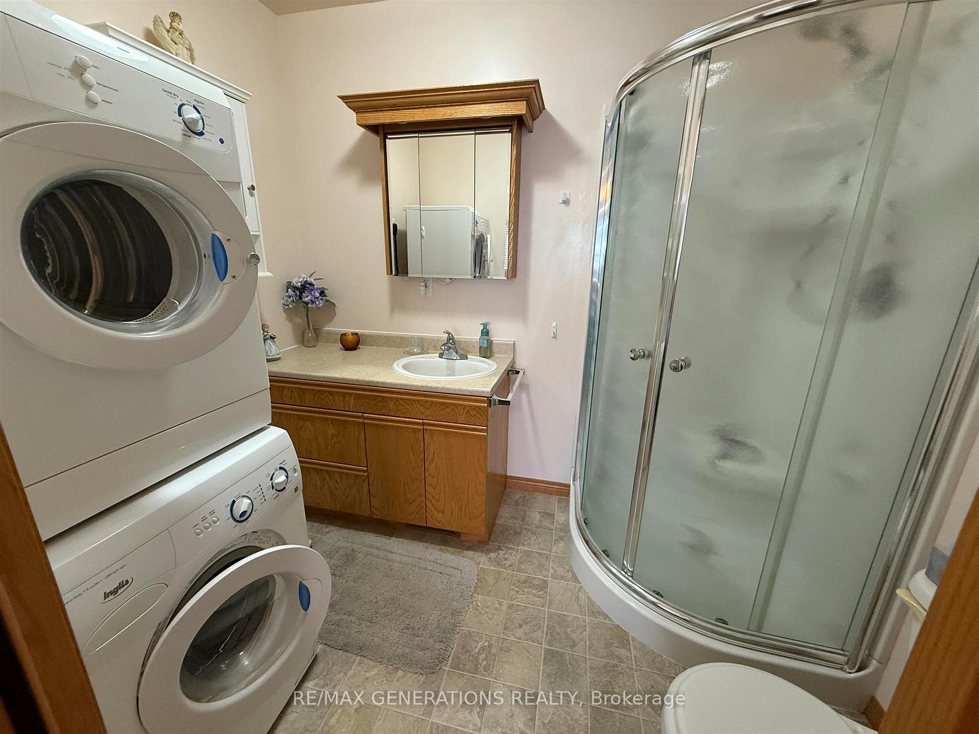 Photo 8 of 2344 Broadway Avenue, Thunder Bay, Rosslyn Road — HOMEH