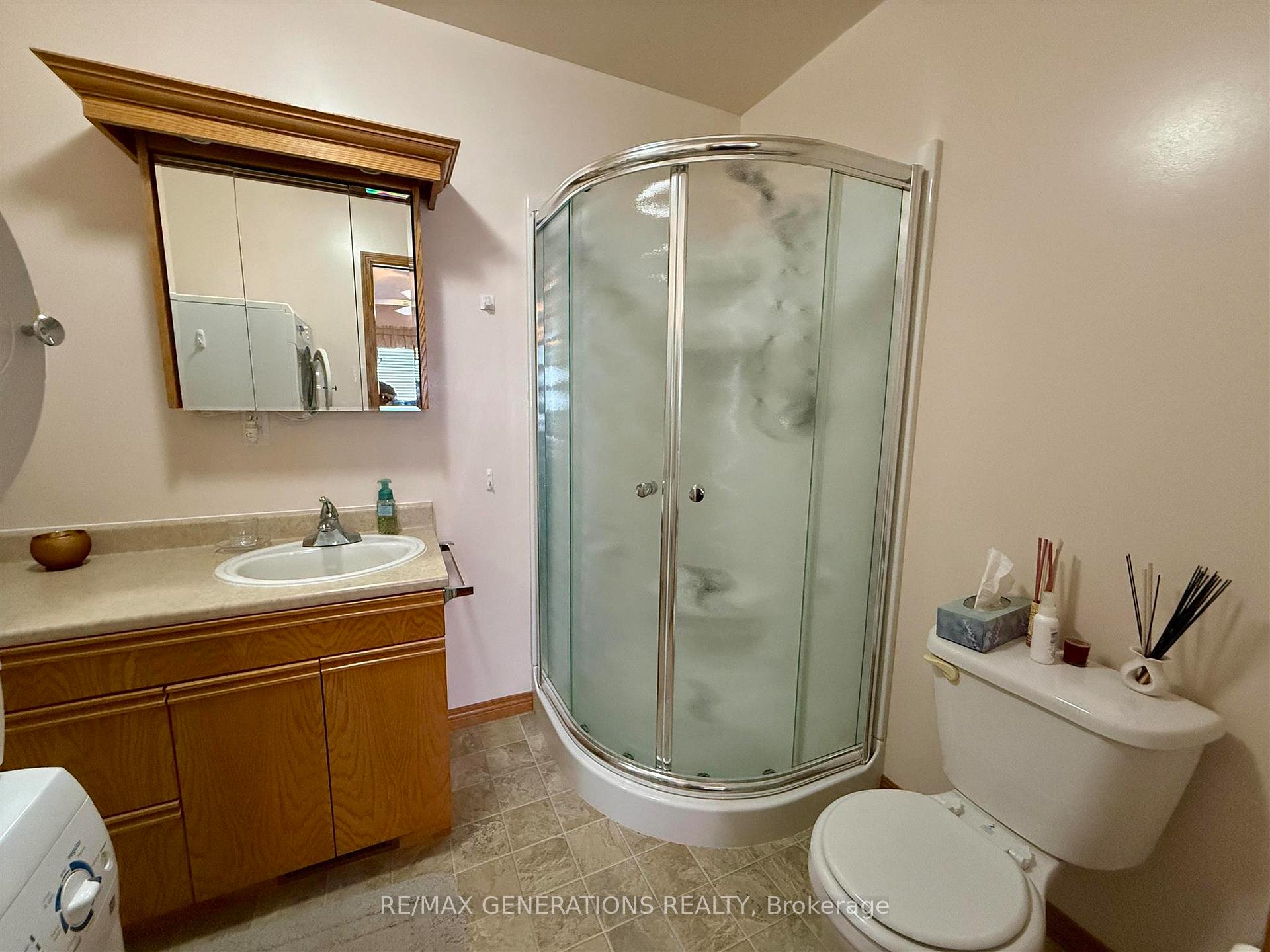 Photo 9 of 2344 Broadway Avenue, Thunder Bay, Rosslyn Road — HOMEH