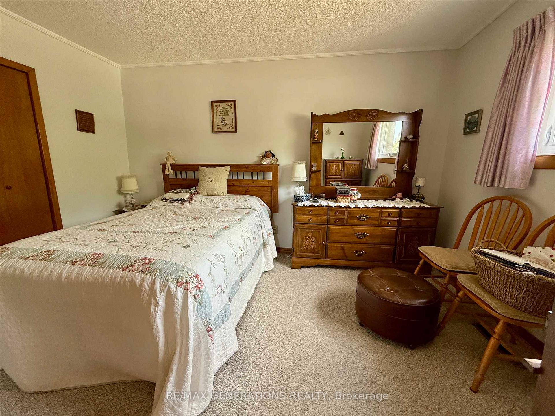 Photo 11 of 2344 Broadway Avenue, Thunder Bay, Rosslyn Road — HOMEH