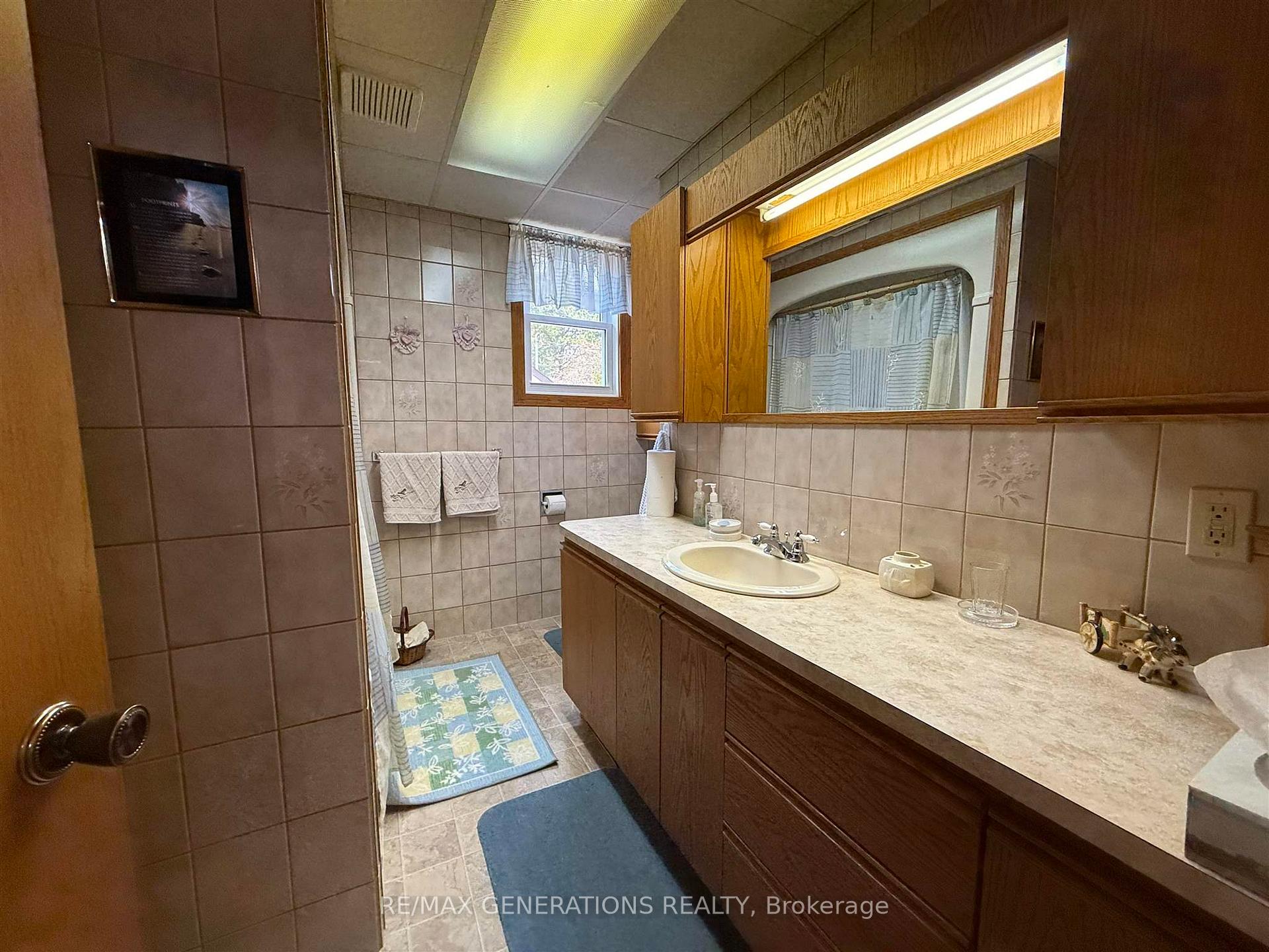 Photo 12 of 2344 Broadway Avenue, Thunder Bay, Rosslyn Road — HOMEH