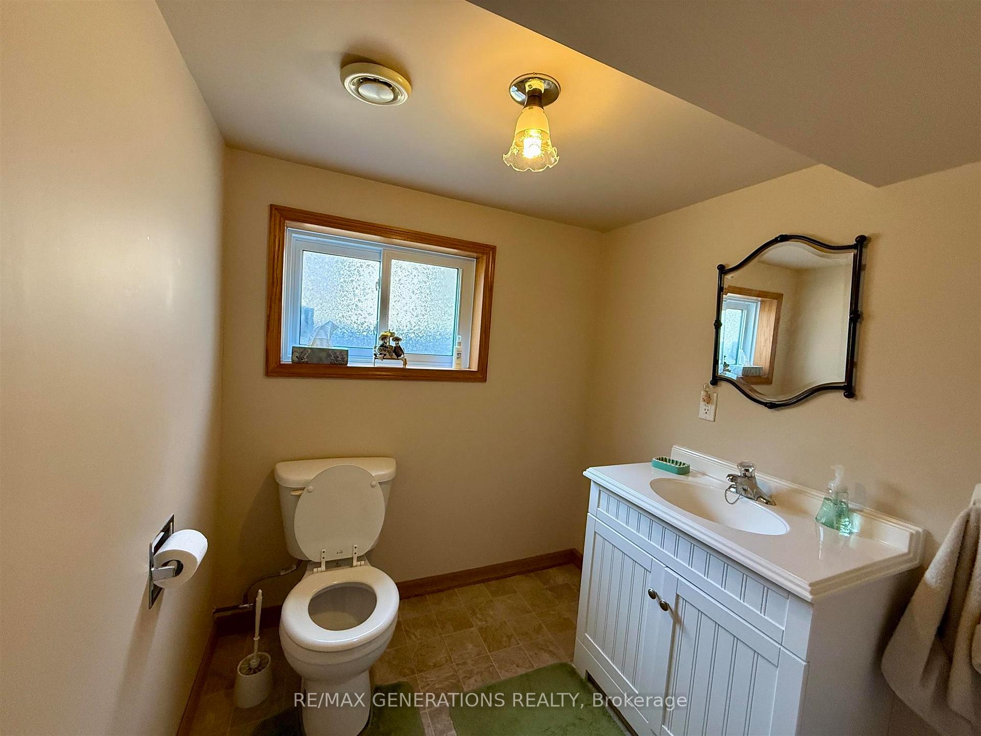 Photo 14 of 2344 Broadway Avenue, Thunder Bay, Rosslyn Road — HOMEH