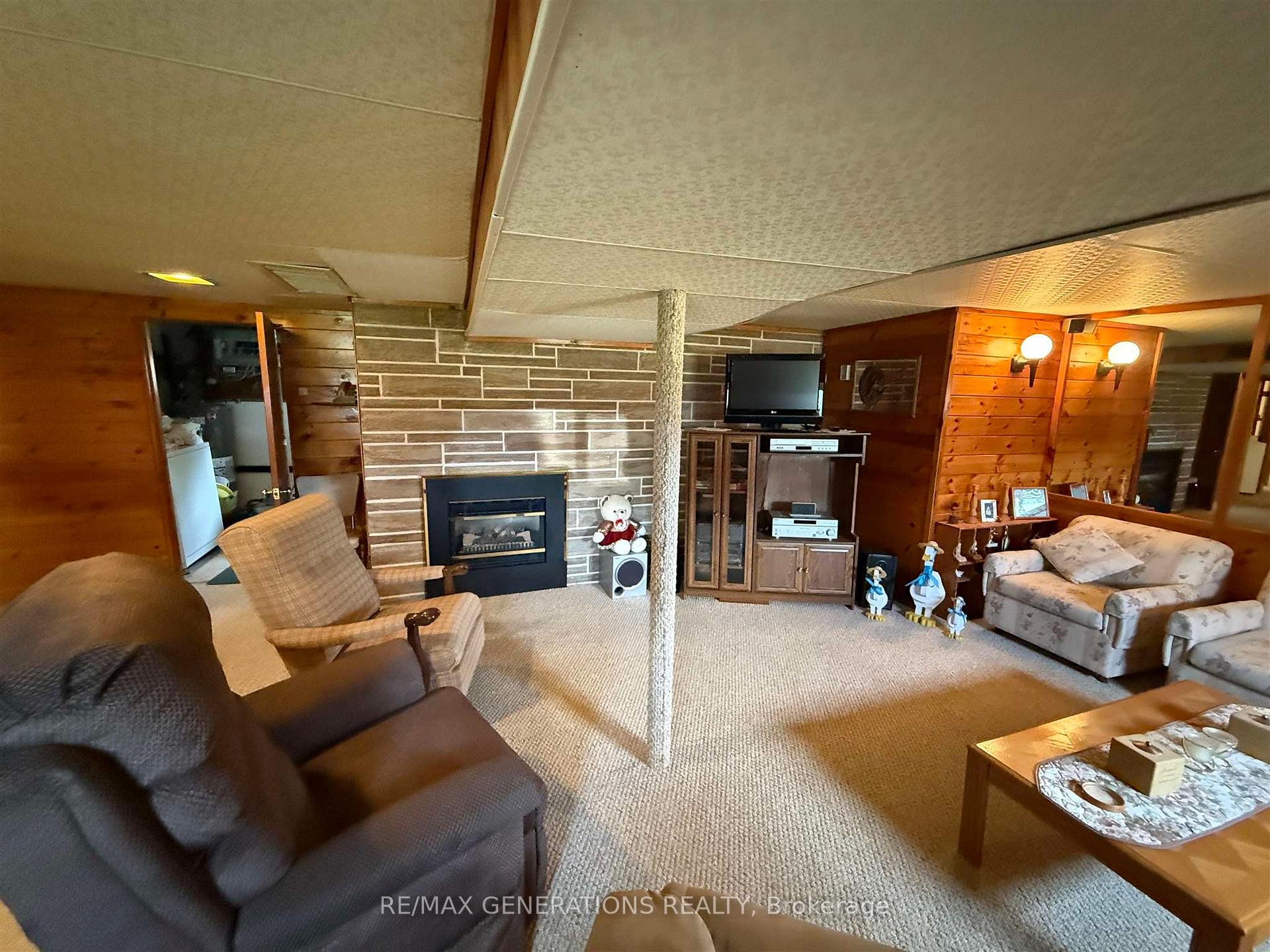 Photo 16 of 2344 Broadway Avenue, Thunder Bay, Rosslyn Road — HOMEH