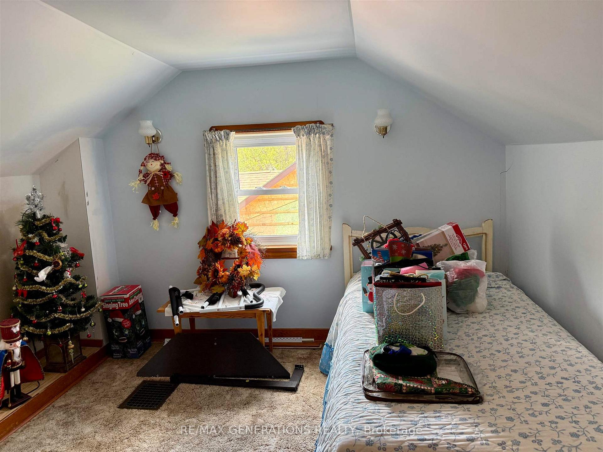 Photo 17 of 2344 Broadway Avenue, Thunder Bay, Rosslyn Road — HOMEH