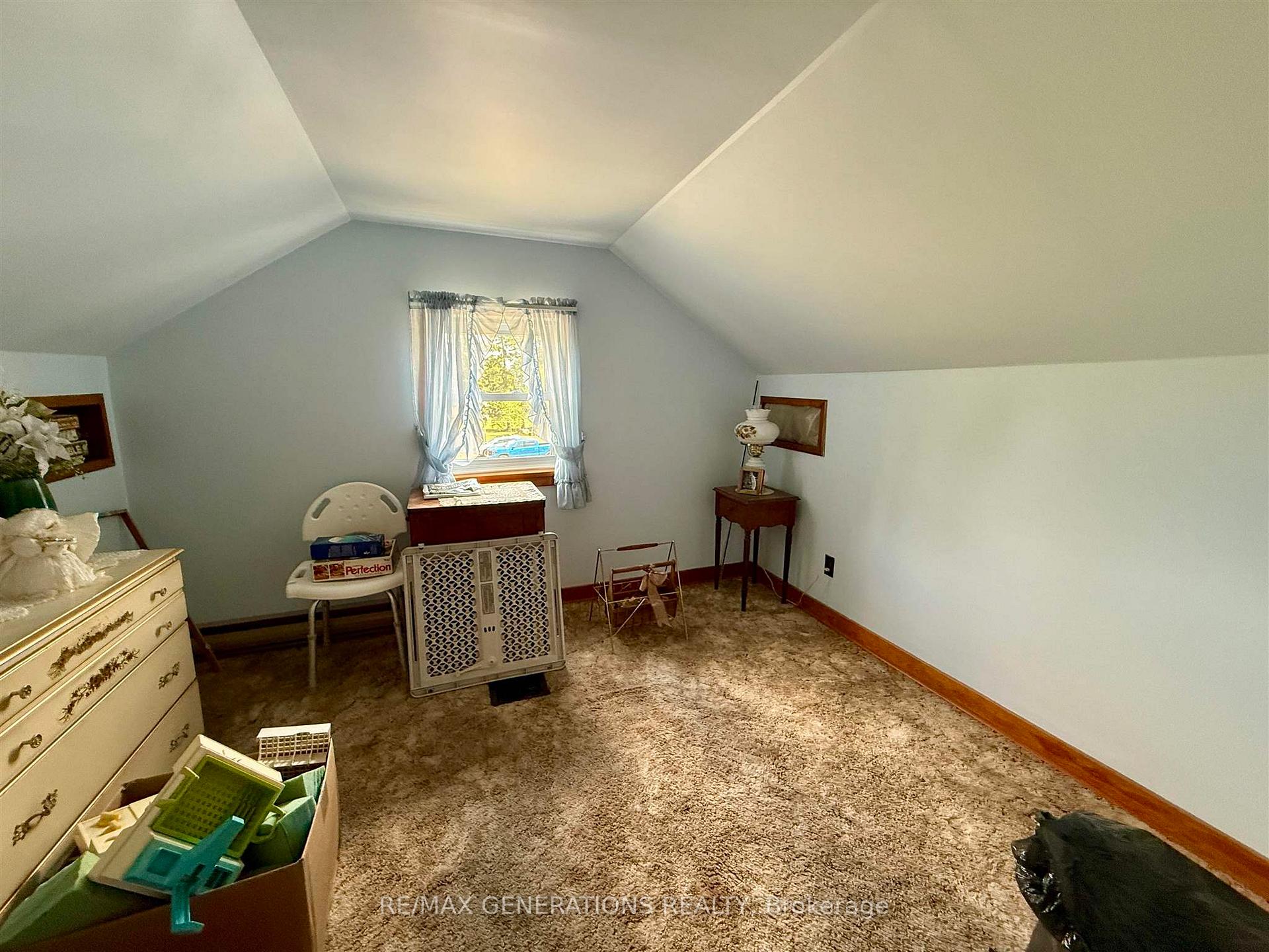 Photo 18 of 2344 Broadway Avenue, Thunder Bay, Rosslyn Road — HOMEH