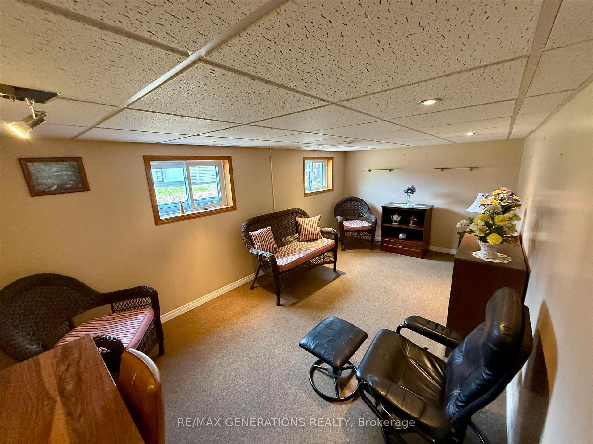Photo 19 of 2344 Broadway Avenue, Thunder Bay, Rosslyn Road — HOMEH