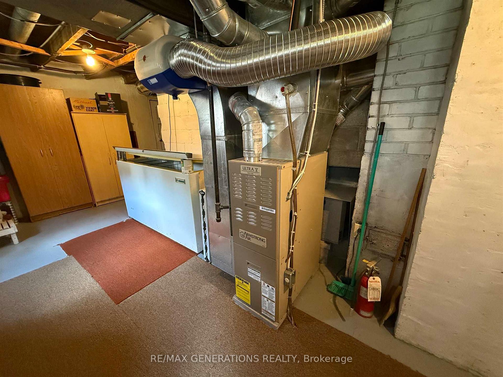Photo 22 of 2344 Broadway Avenue, Thunder Bay, Rosslyn Road — HOMEH