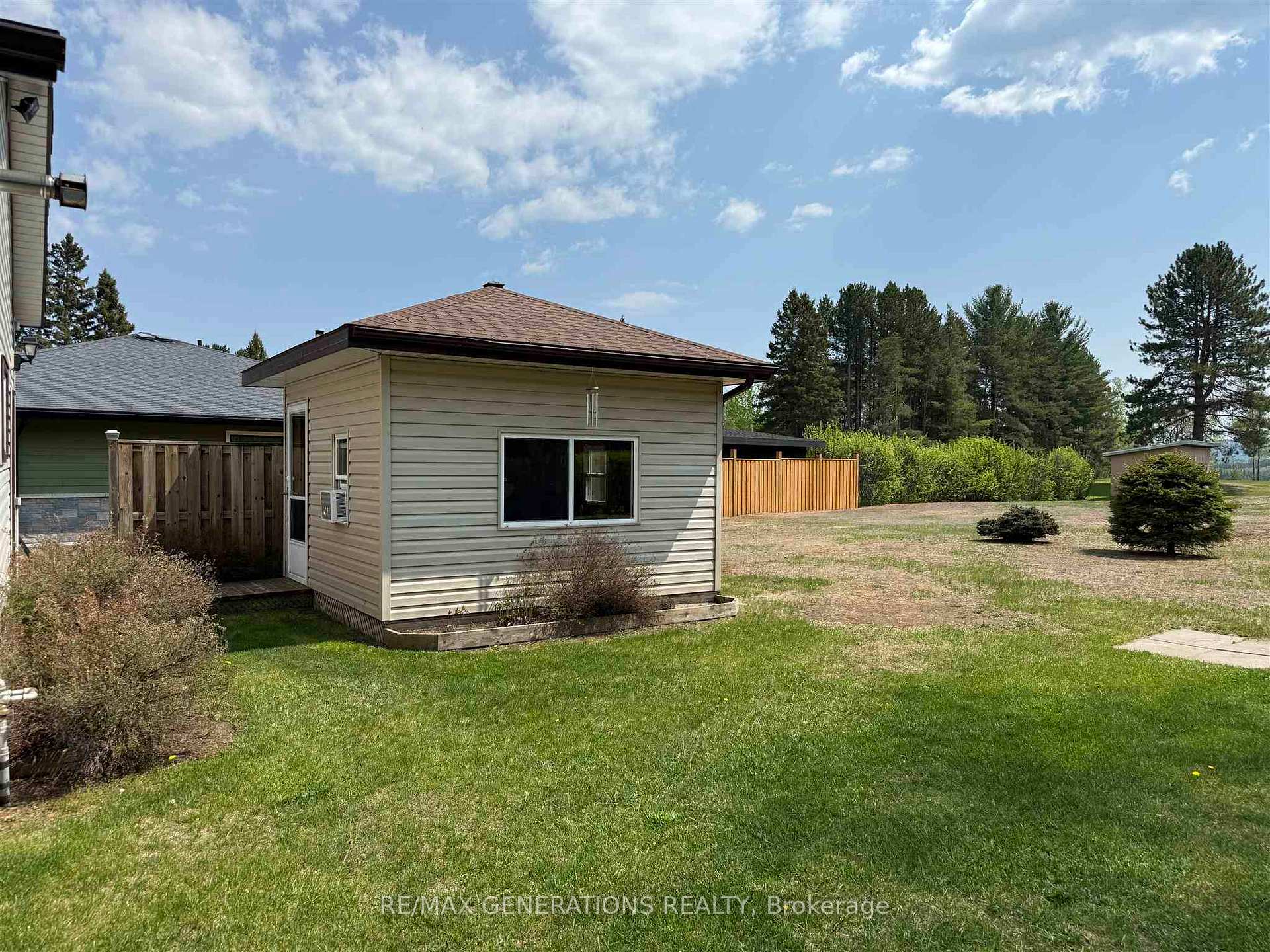 Photo 23 of 2344 Broadway Avenue, Thunder Bay, Rosslyn Road — HOMEH