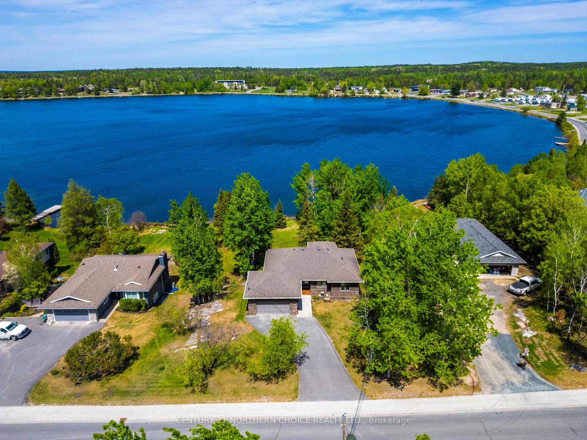 Photo 3 of 20 Birchwood Crescent, Kenora, Pinecrest — HOMEH